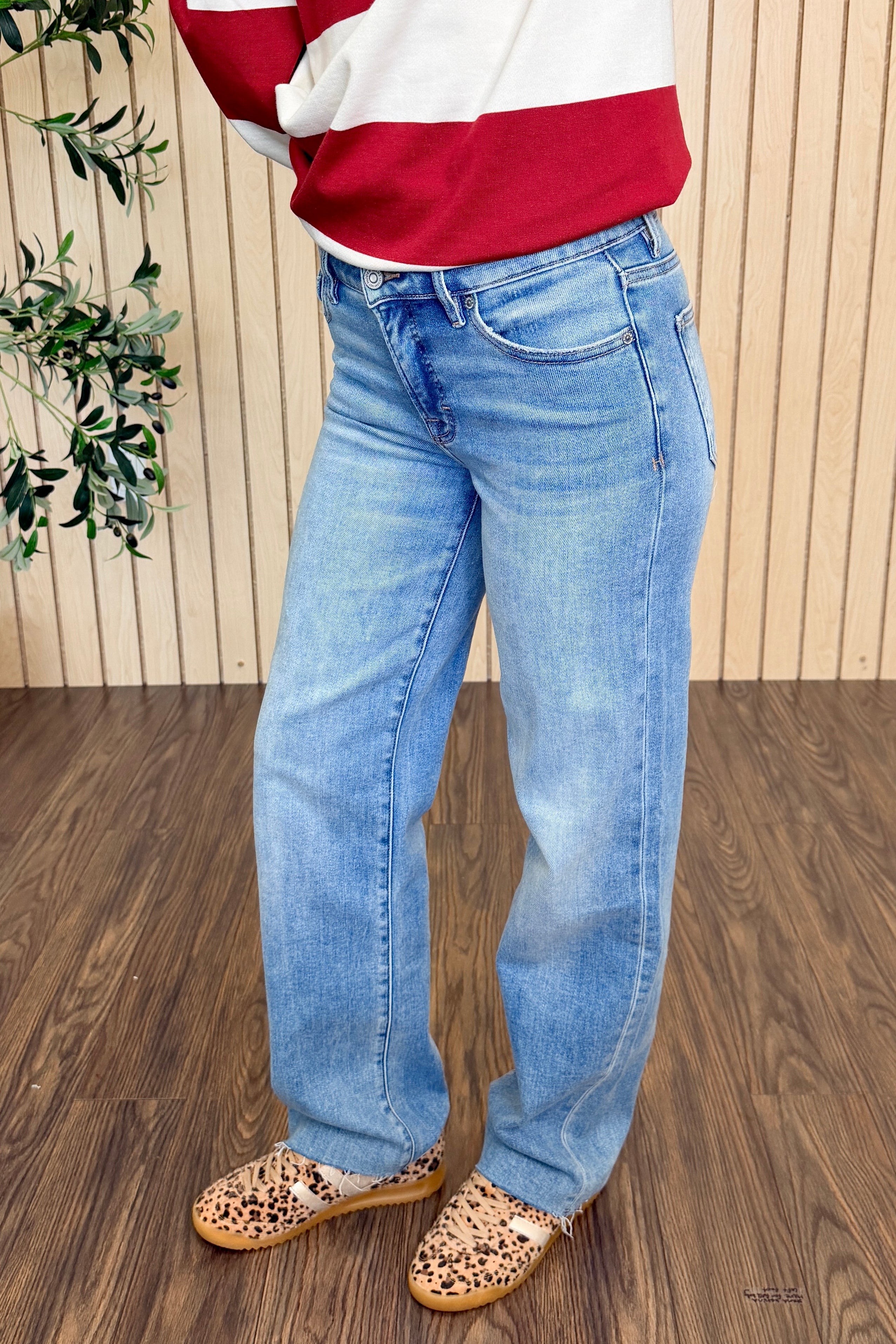 Ella Mid Rise Classic Straight Jean