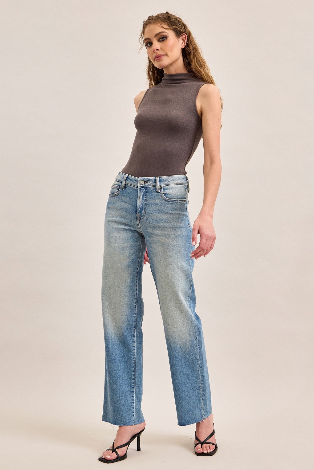 Ella Mid Rise Classic Straight Jean in Medium Vintage