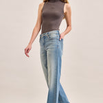 Ella Mid Rise Classic Straight Jean in Medium Vintage, detail