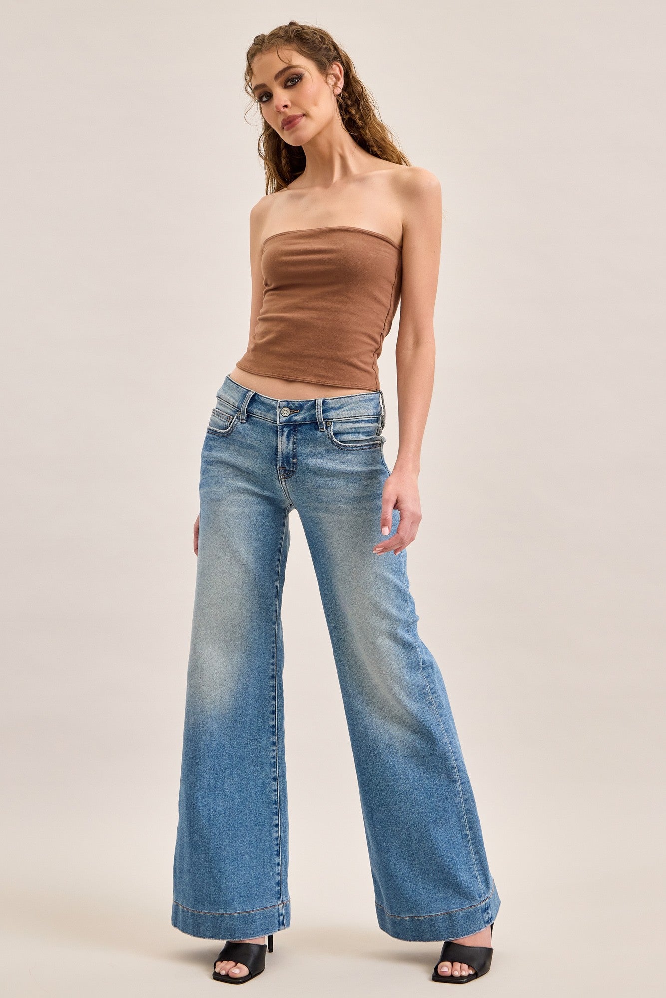 Happi Low Rise Comfort Flare Jean in Medium Vintage, detail