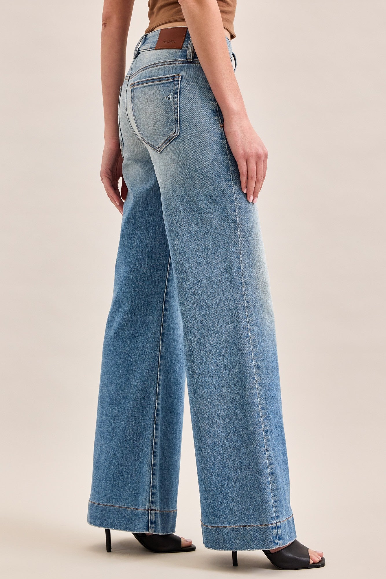 Happi Low Rise Comfort Flare Jean in Medium Vintage