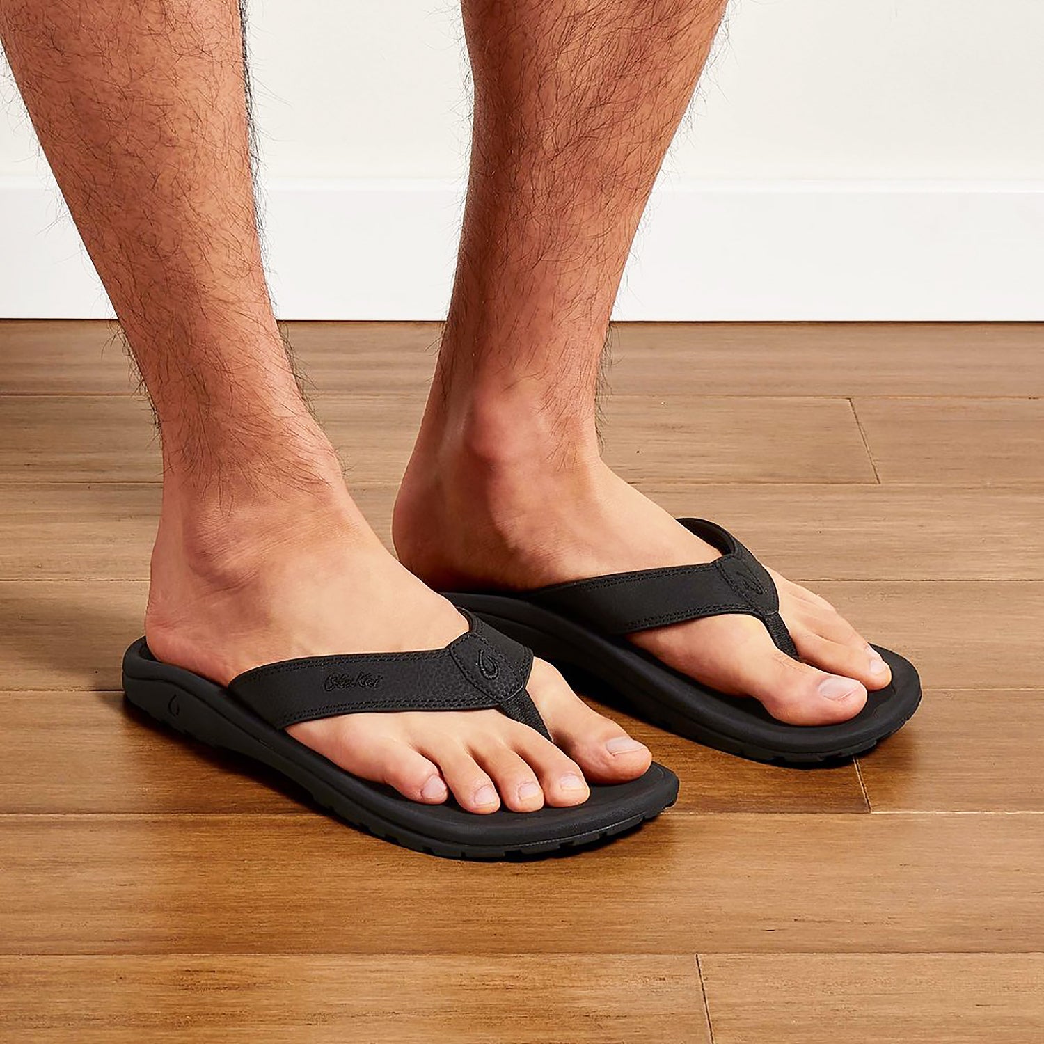 OluKai 'Ohana Men's Beach Sandal - Black / Black - hi-res 3