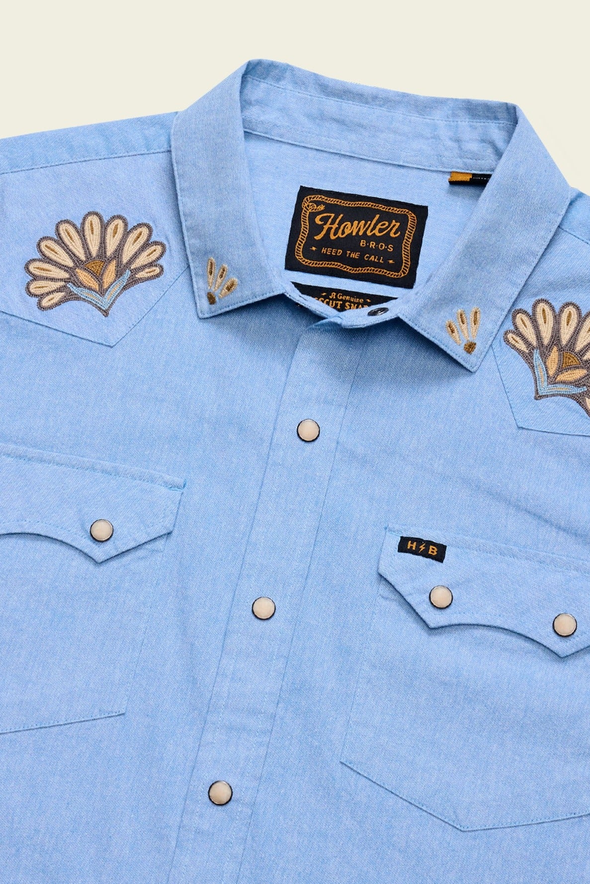 Howler Bros Crosscut Deluxe Snapshirt Fanned Flora, angled detail