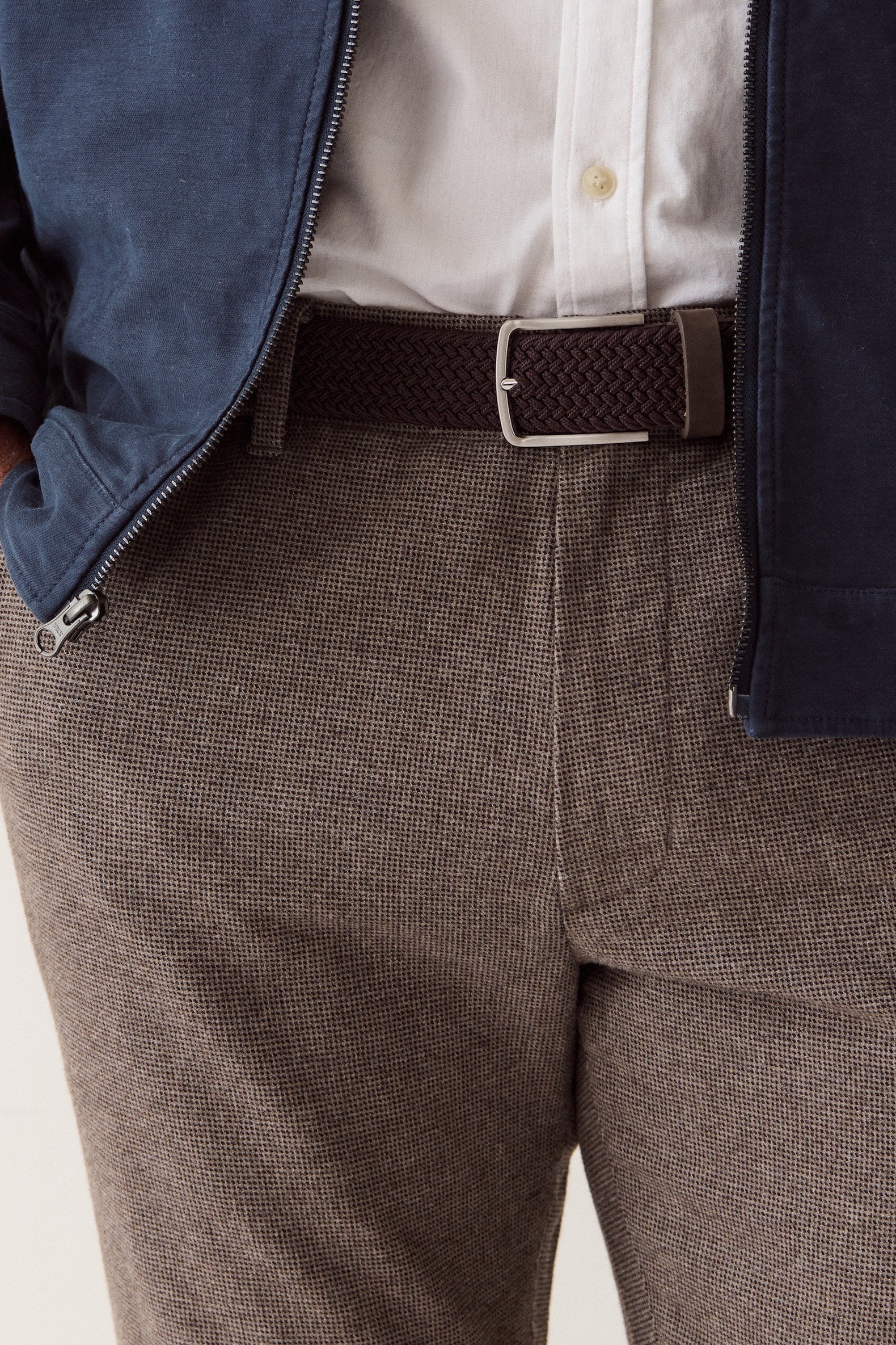 Marine Layer Saturday Houndstooth Chino in Dark Taupe, detail of the houndstooth fabric