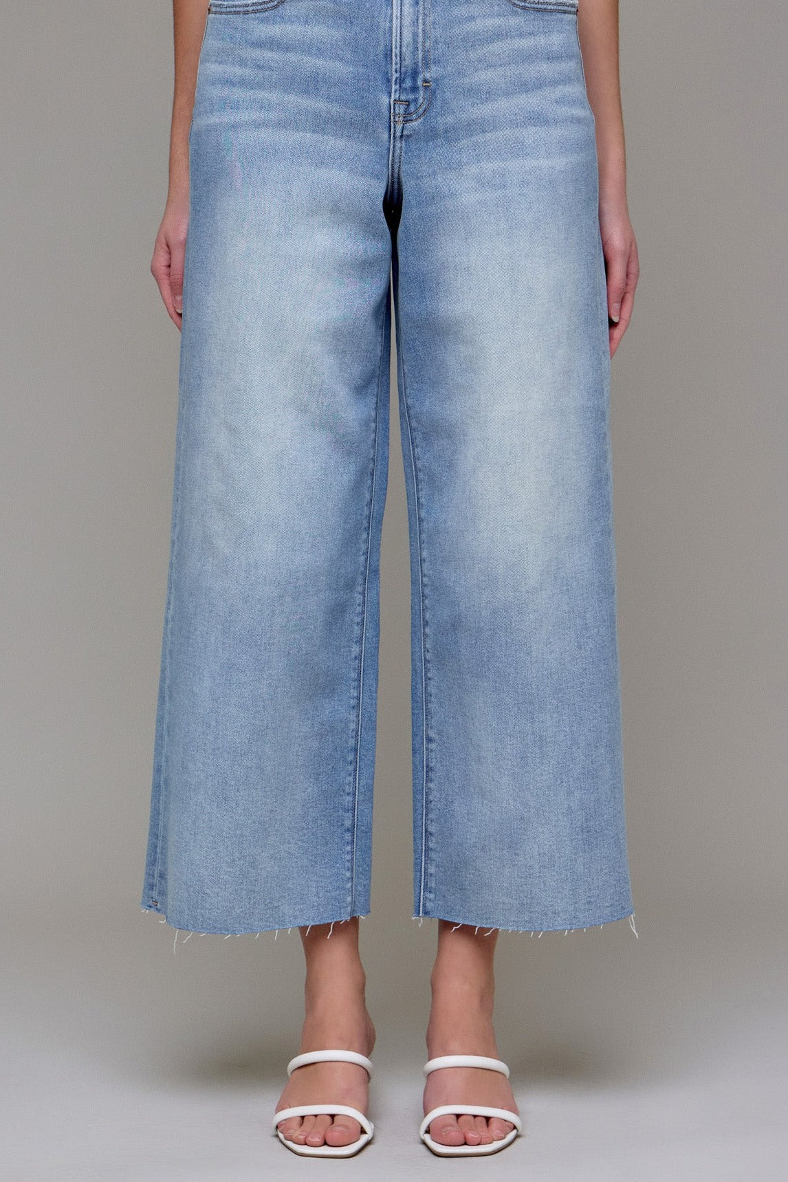 Nori Light Wash Cropped Wide Leg Jeans
