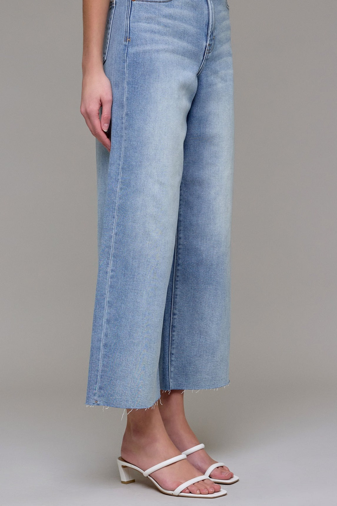 Nori Light Wash Cropped Wide Leg Jeans