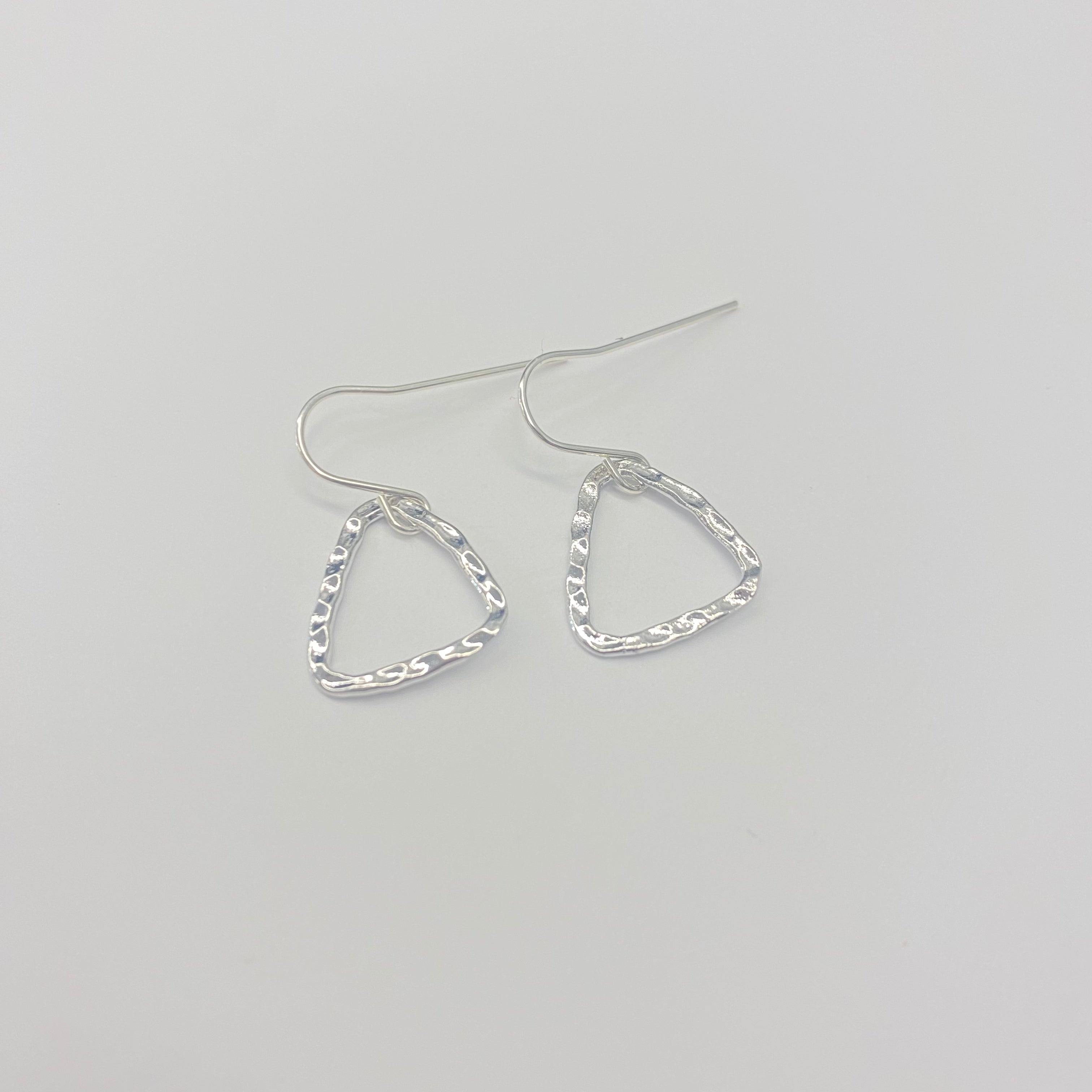 HAMMERED DAINTY TRIANGLE EARRINGS | STERLING SILVER - MTT Collective