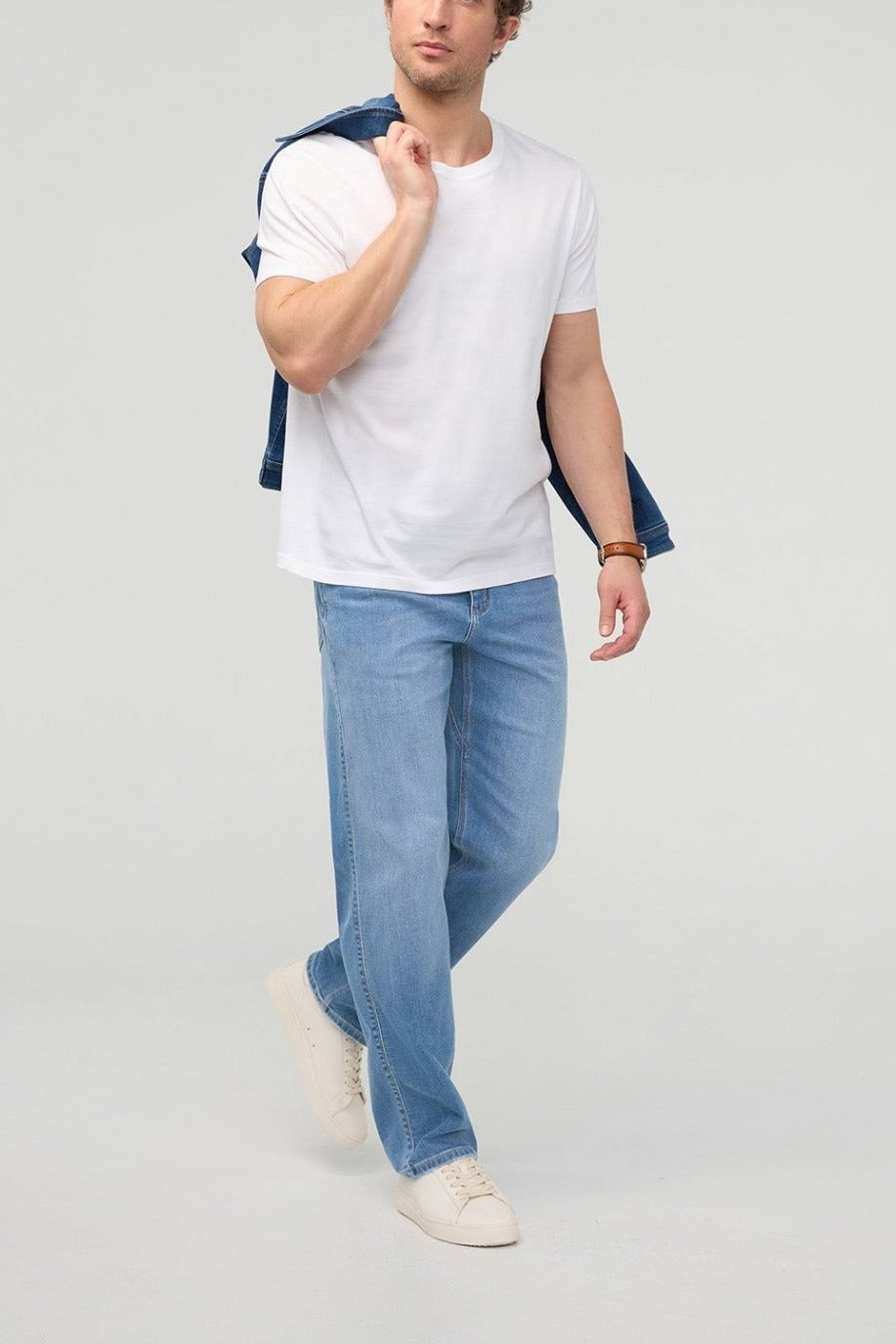DUER Performance Denim+ Relaxed Straight in Summit – front view