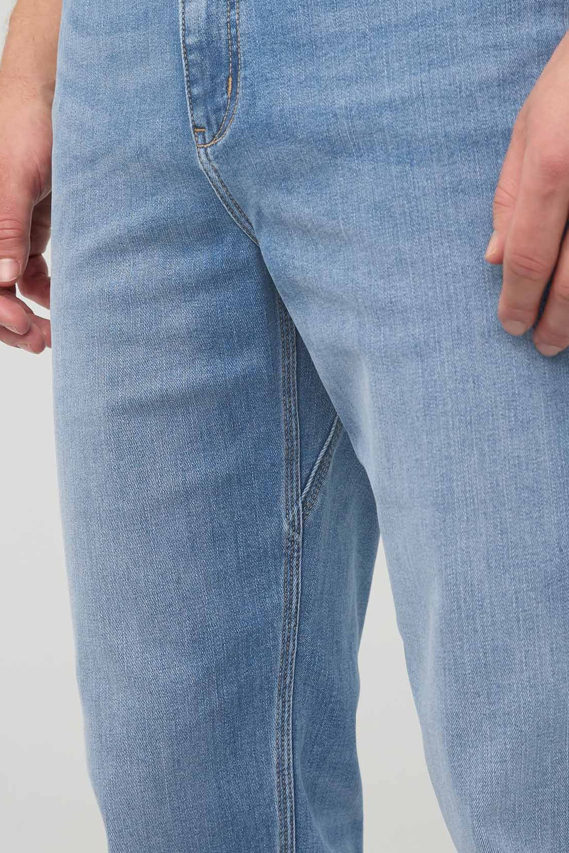 DUER Performance Denim+ Relaxed Straight in Summit – gusset detail