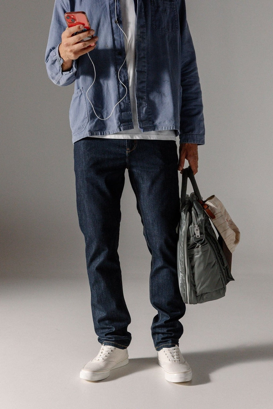 DUER Performance Denim Athletic Taper in Heritage Rinse