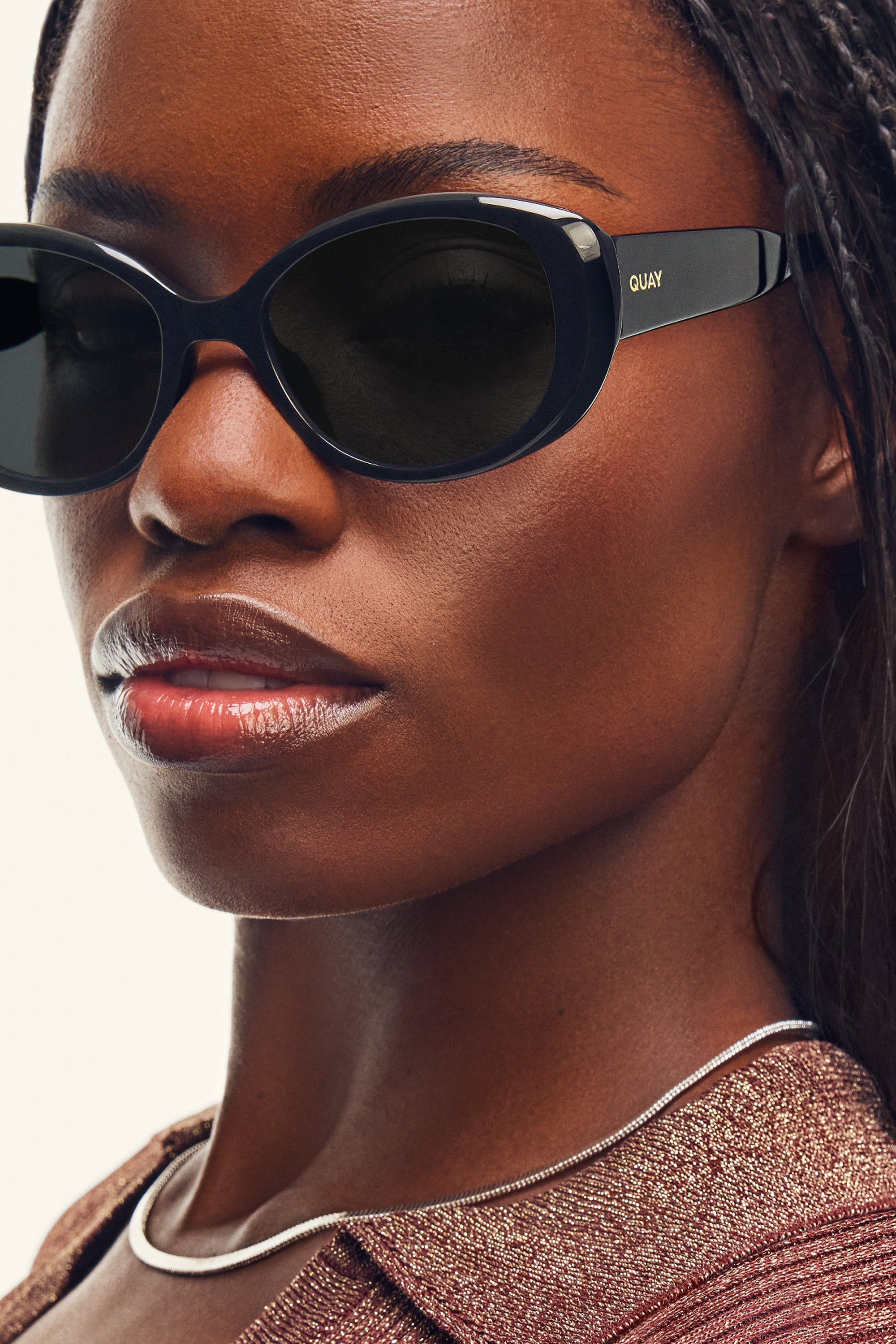 QUAY On Brand Black/Smoke on model