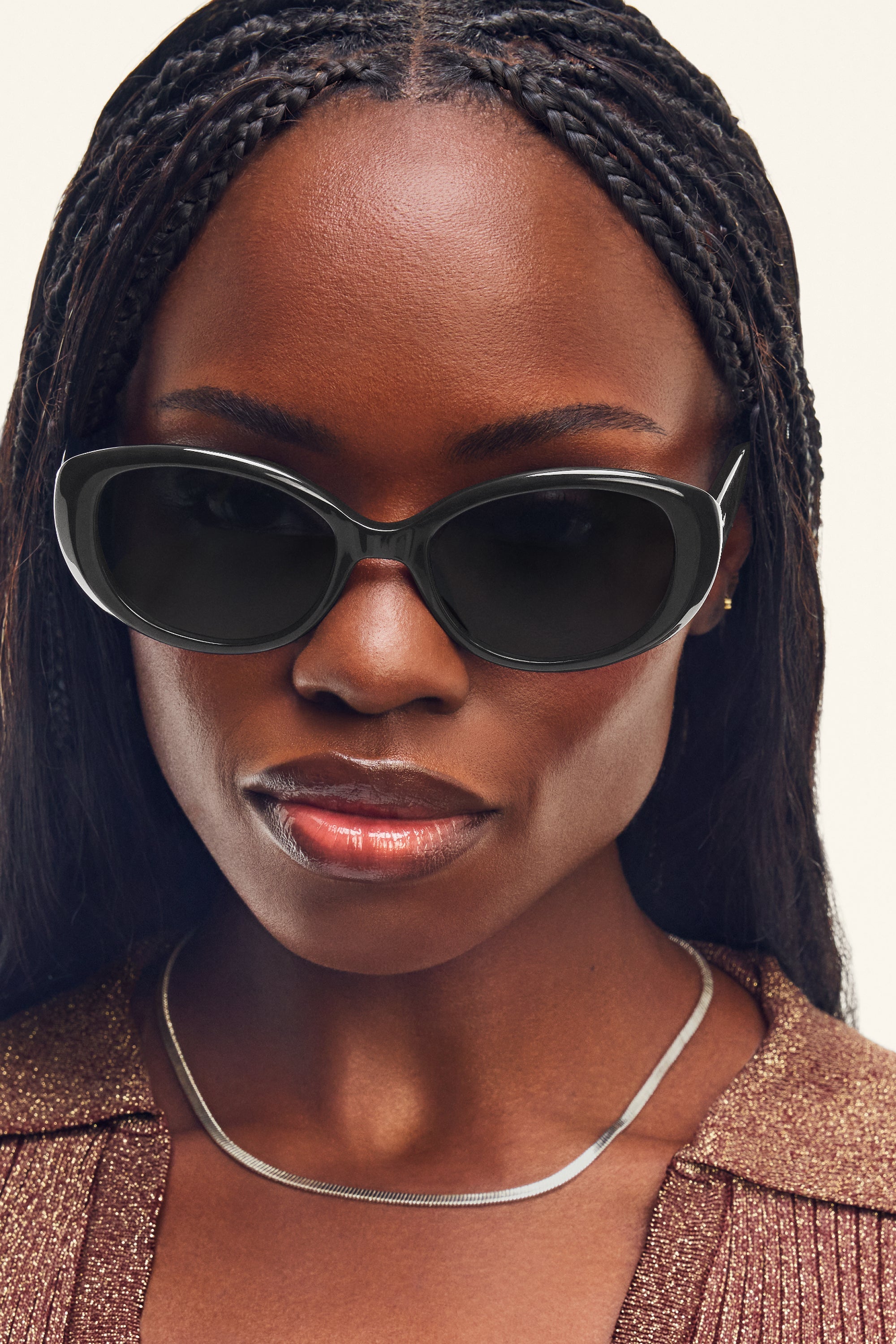 QUAY On Brand Black/Smoke on model