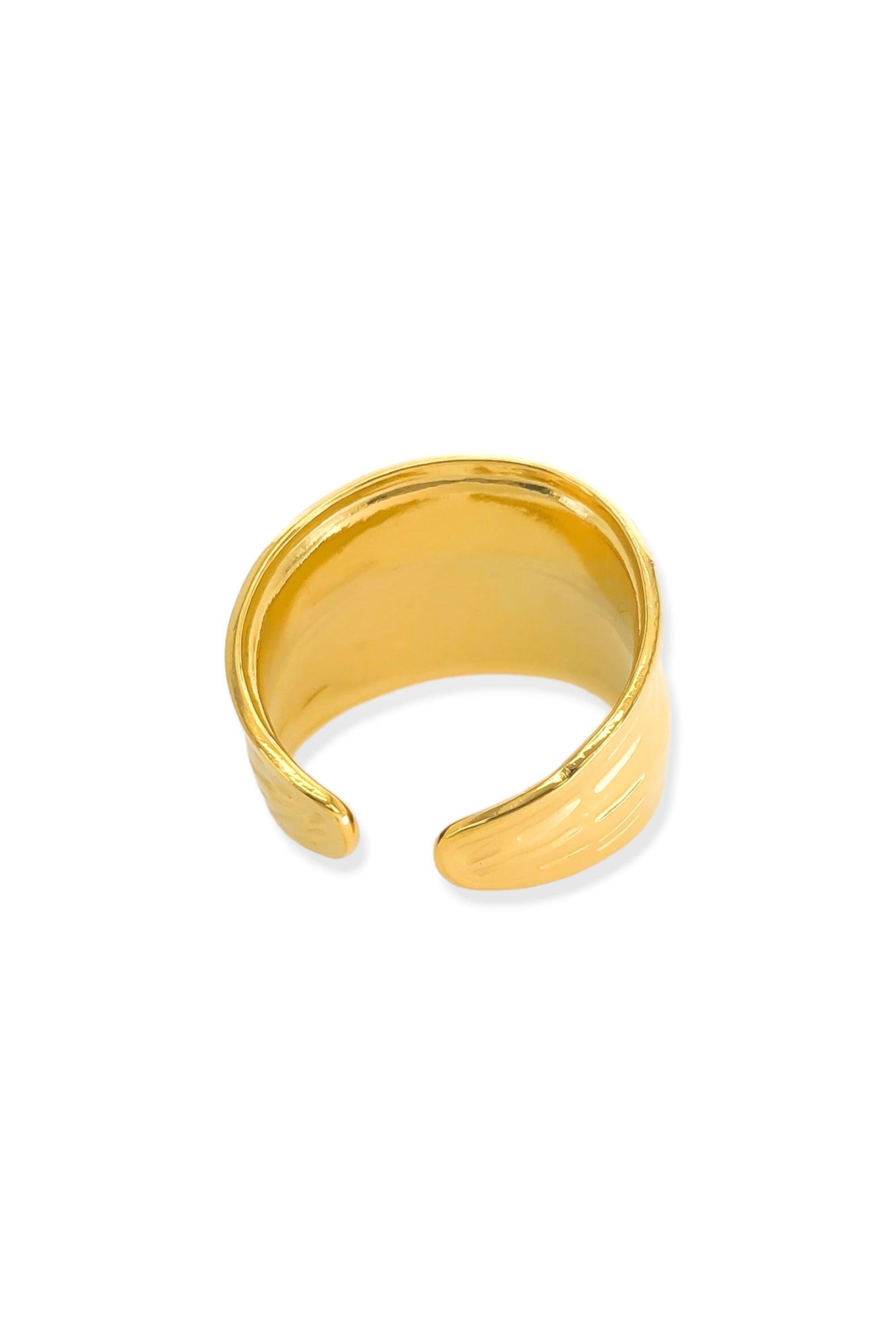 Textured open band ring detail