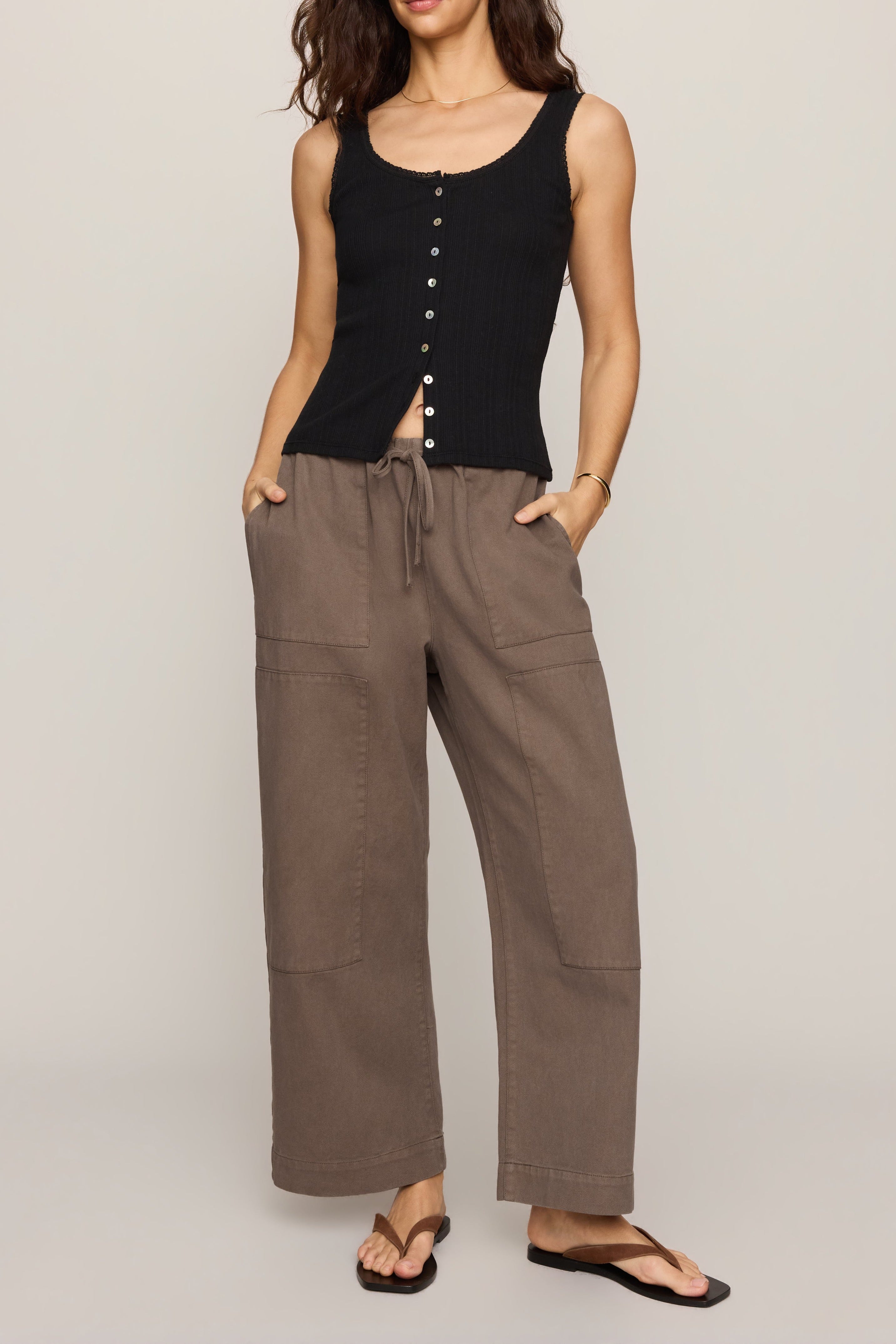 Kit Twill Carpenter Pant in Pebble Coast - full look