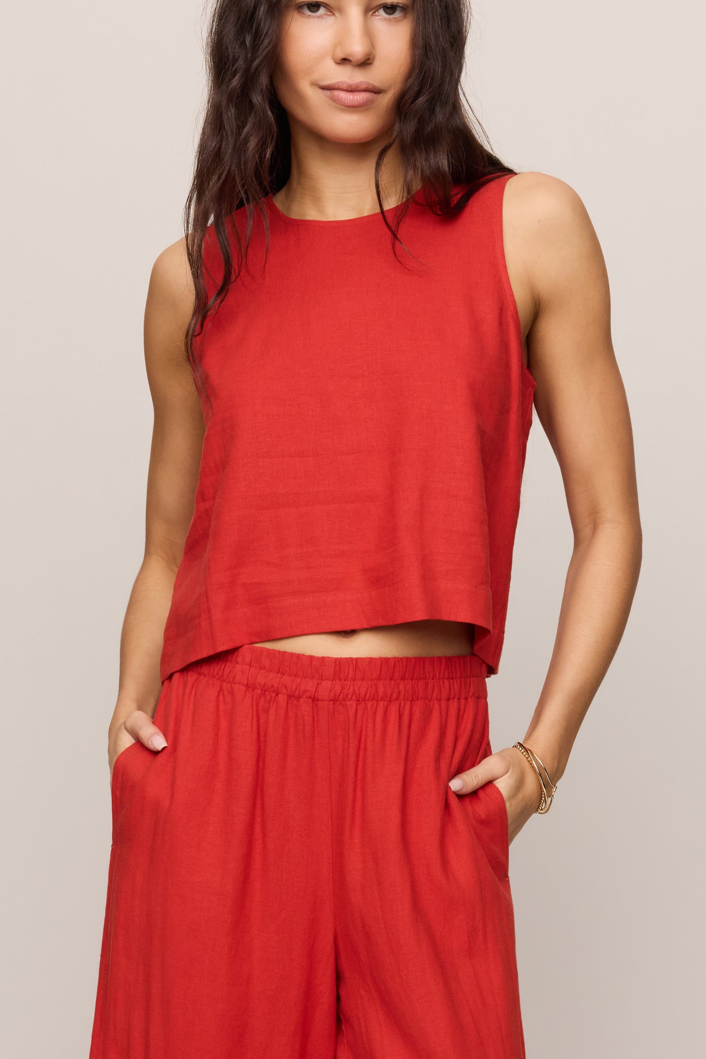 Sloane Linen Cropped Tank in Chili Pepper - front