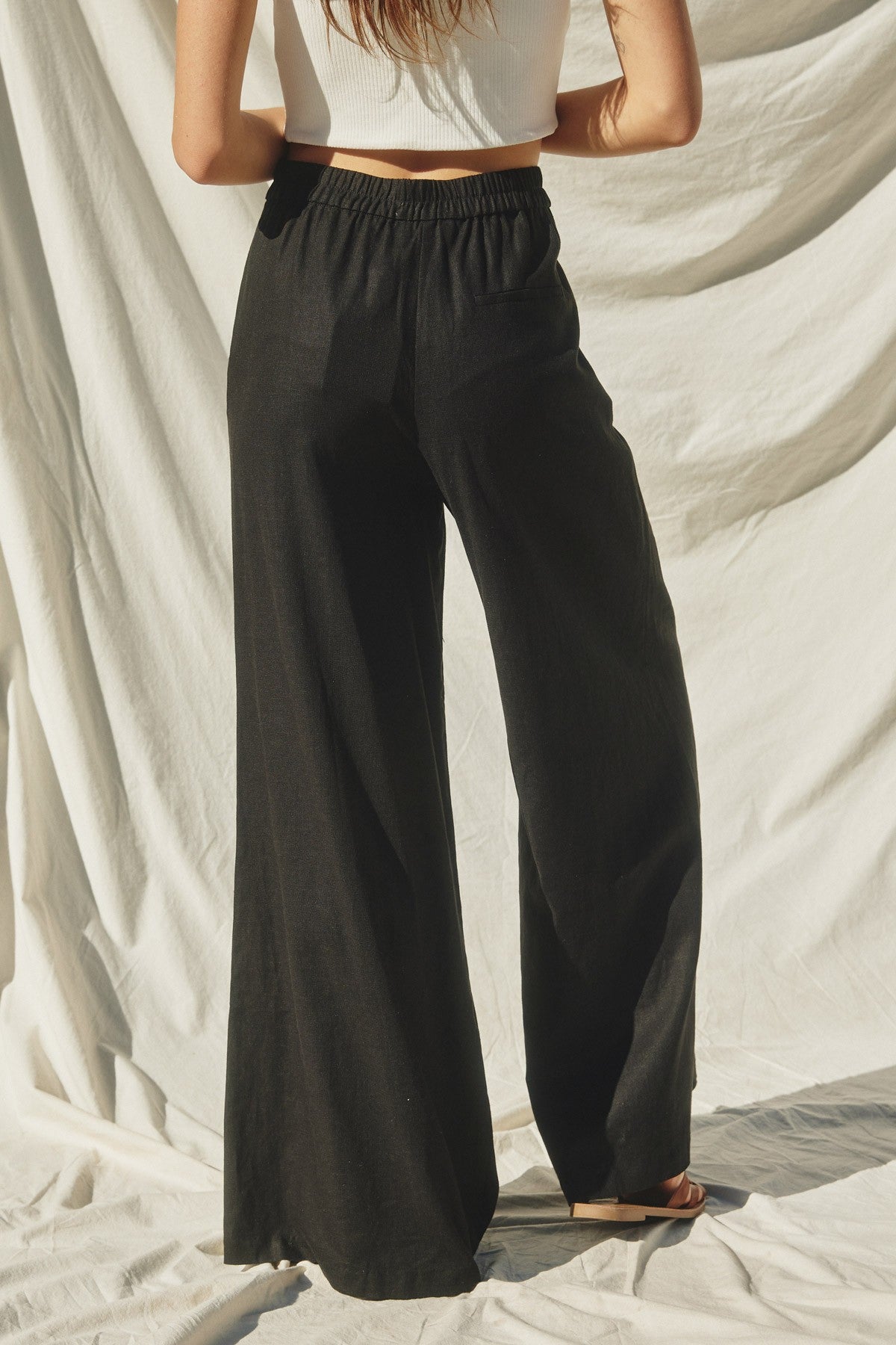 Grove Linen Wide Leg Pants in Black, waist and pocket detail