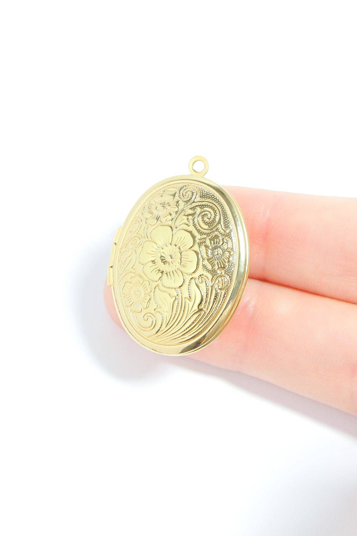 Floral Oval Locket Pendant - MTT Collective