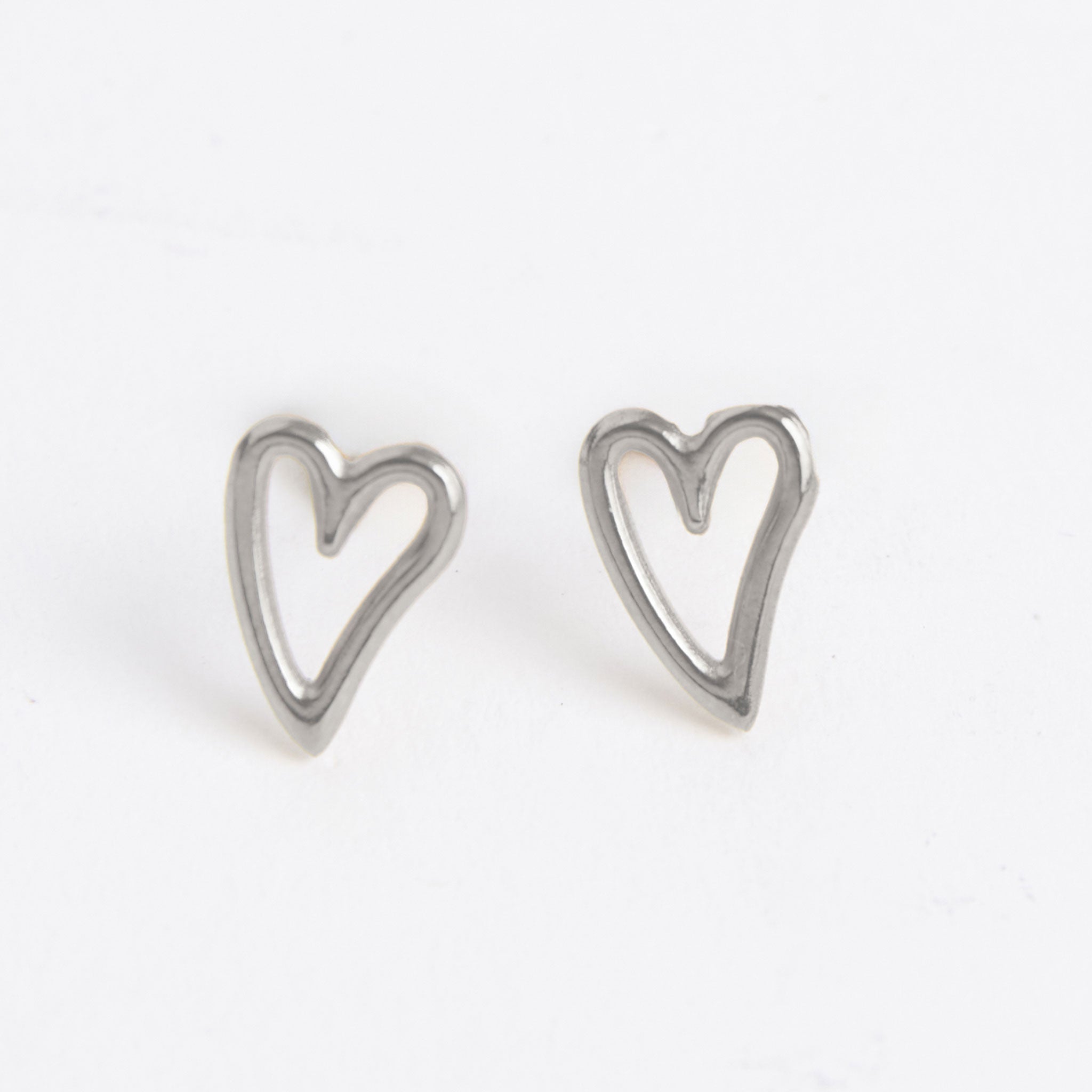 Heart Outline Stud Earrings - MTT Collective