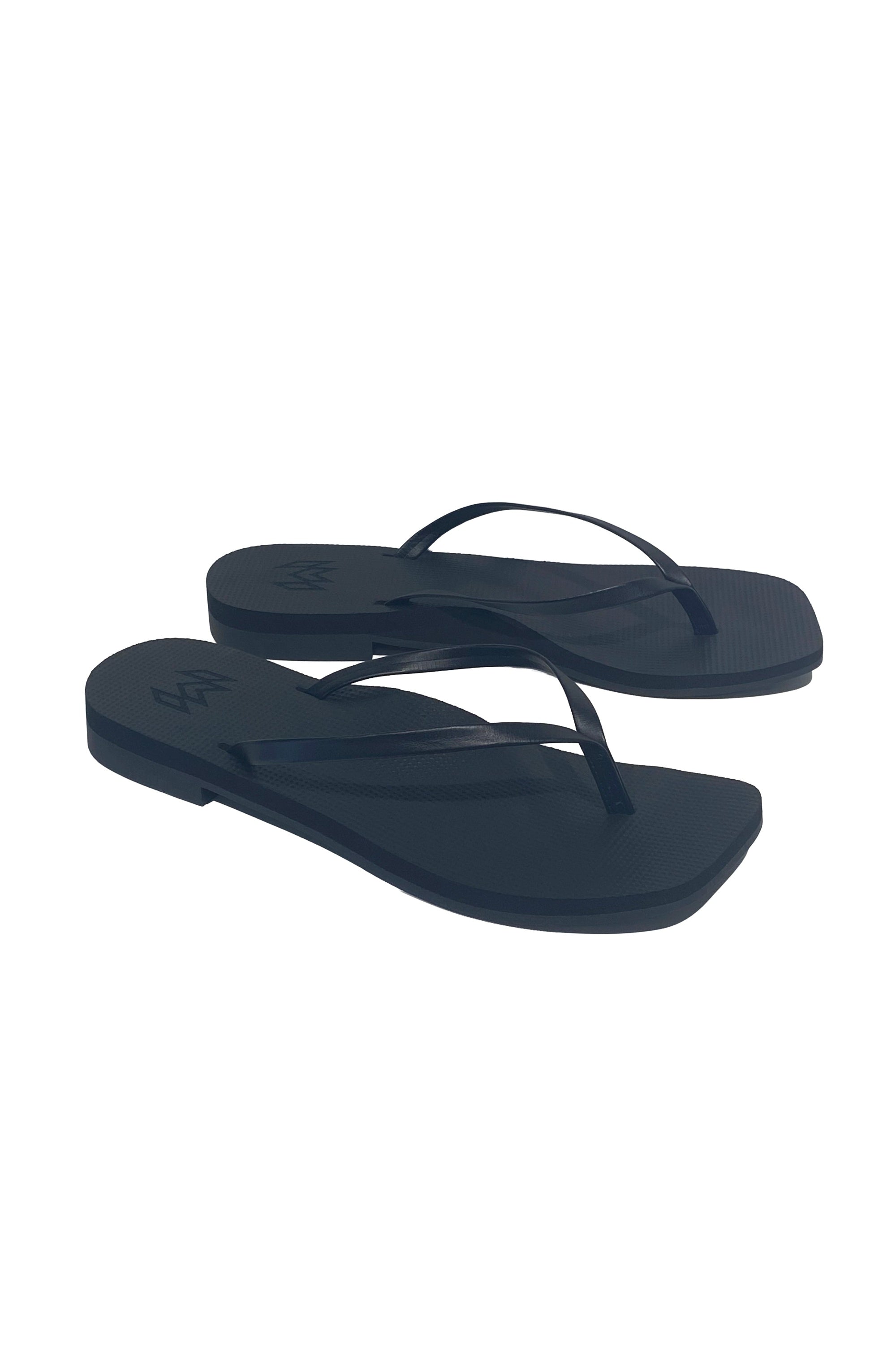 Malvados Lola flip flop sandal in Noir — angle view