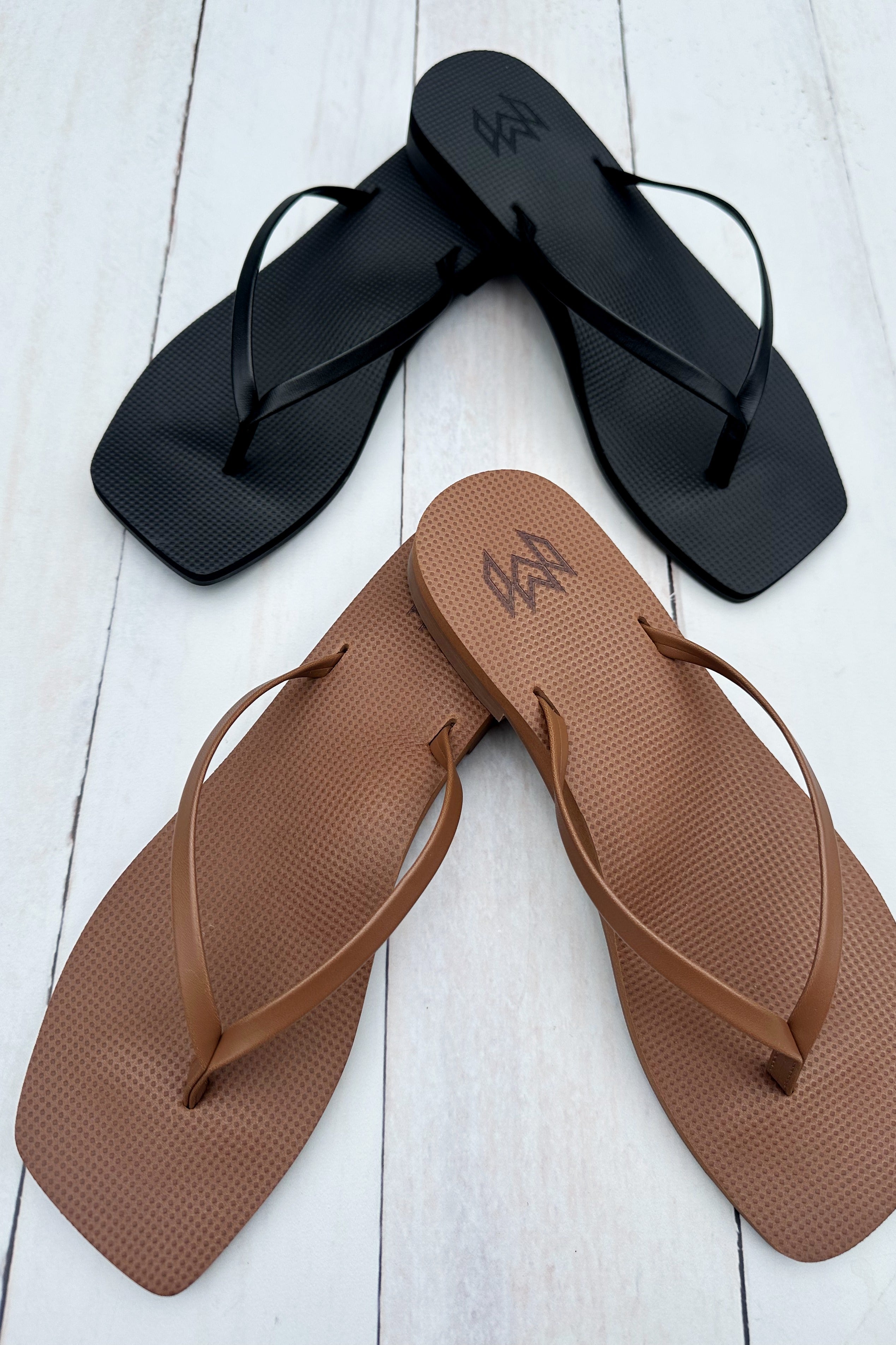 Malvados Lola Flat Sandal - Noir