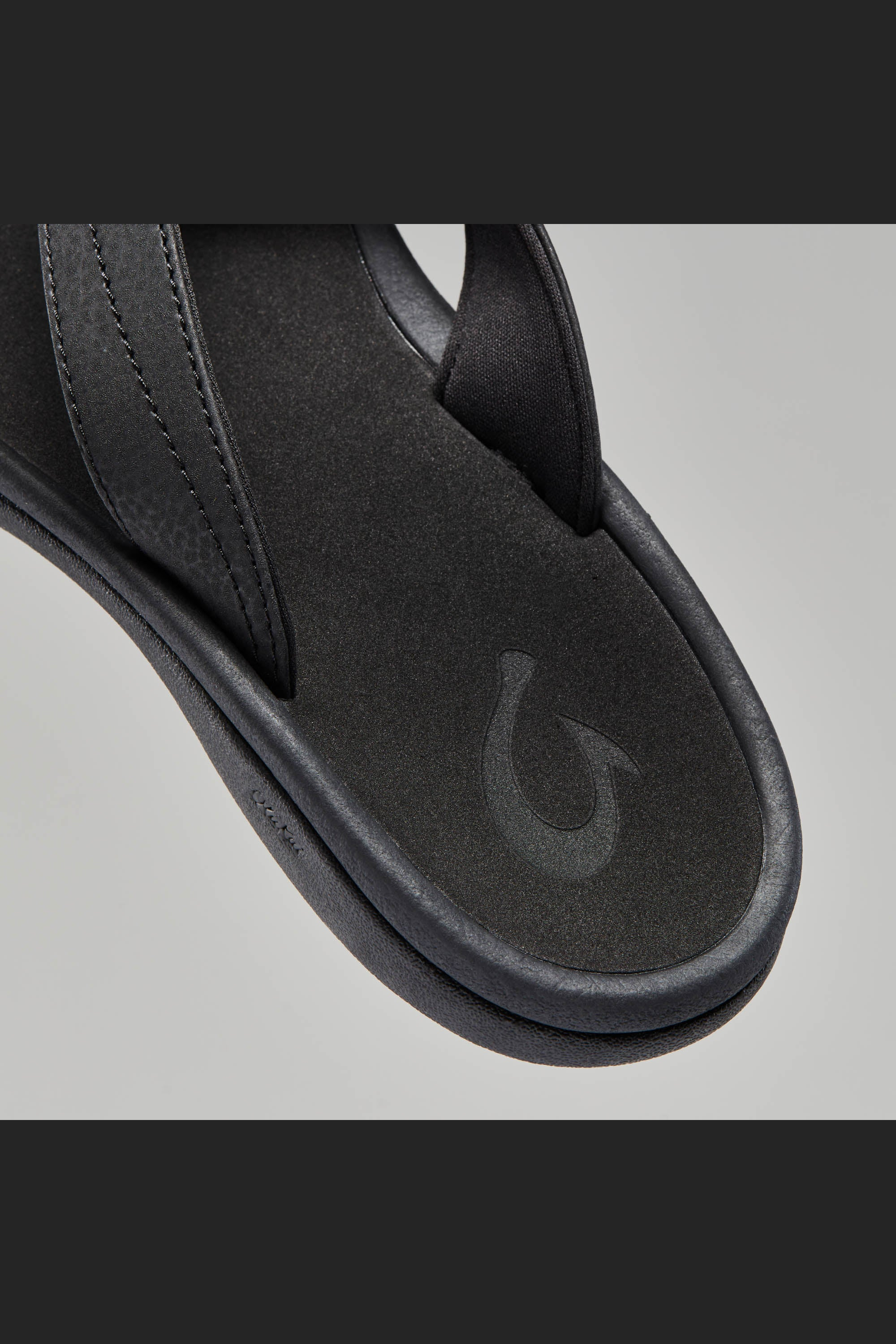 OluKai 'Ohana Black detail