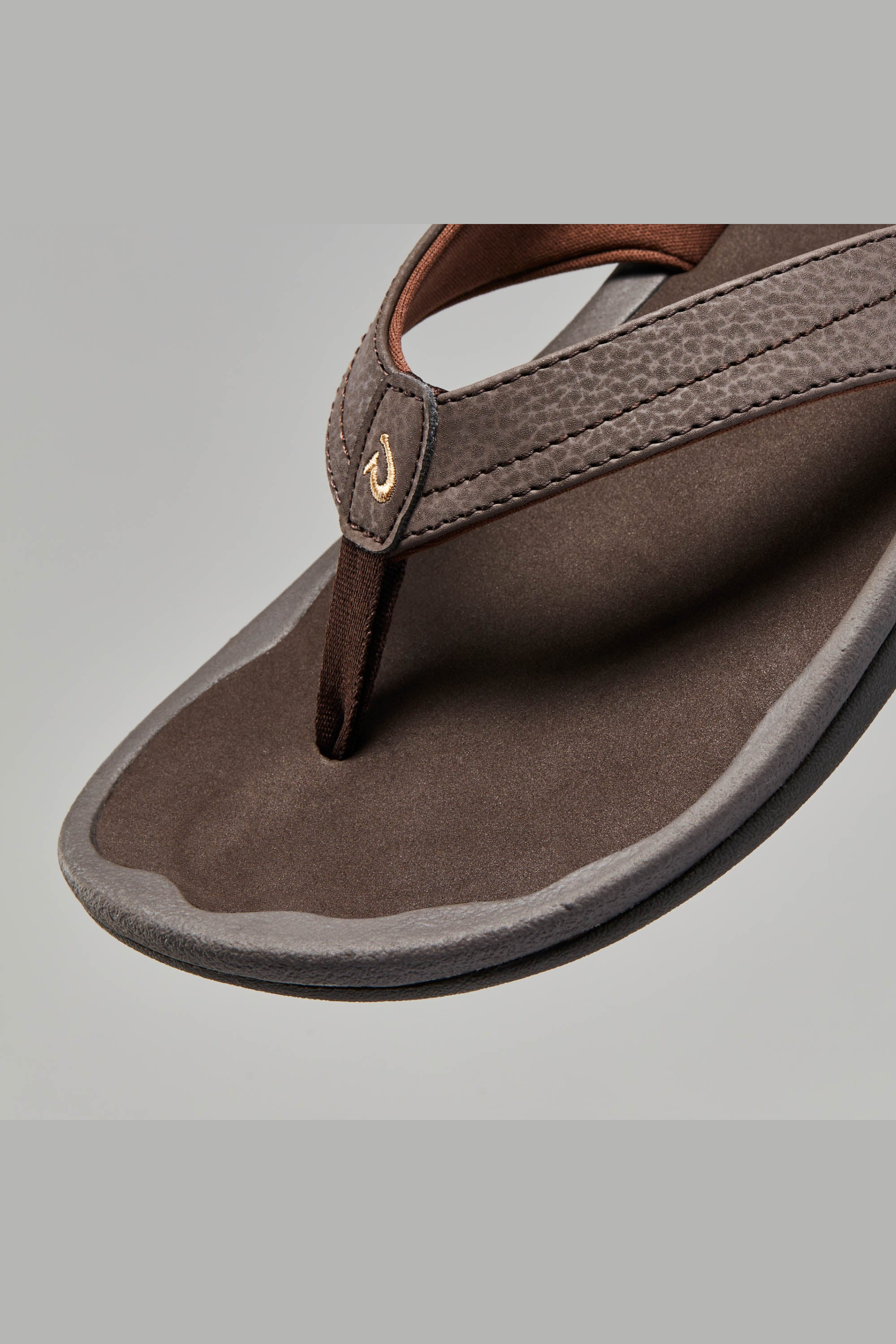 OluKai 'Ohana Dark Java detail