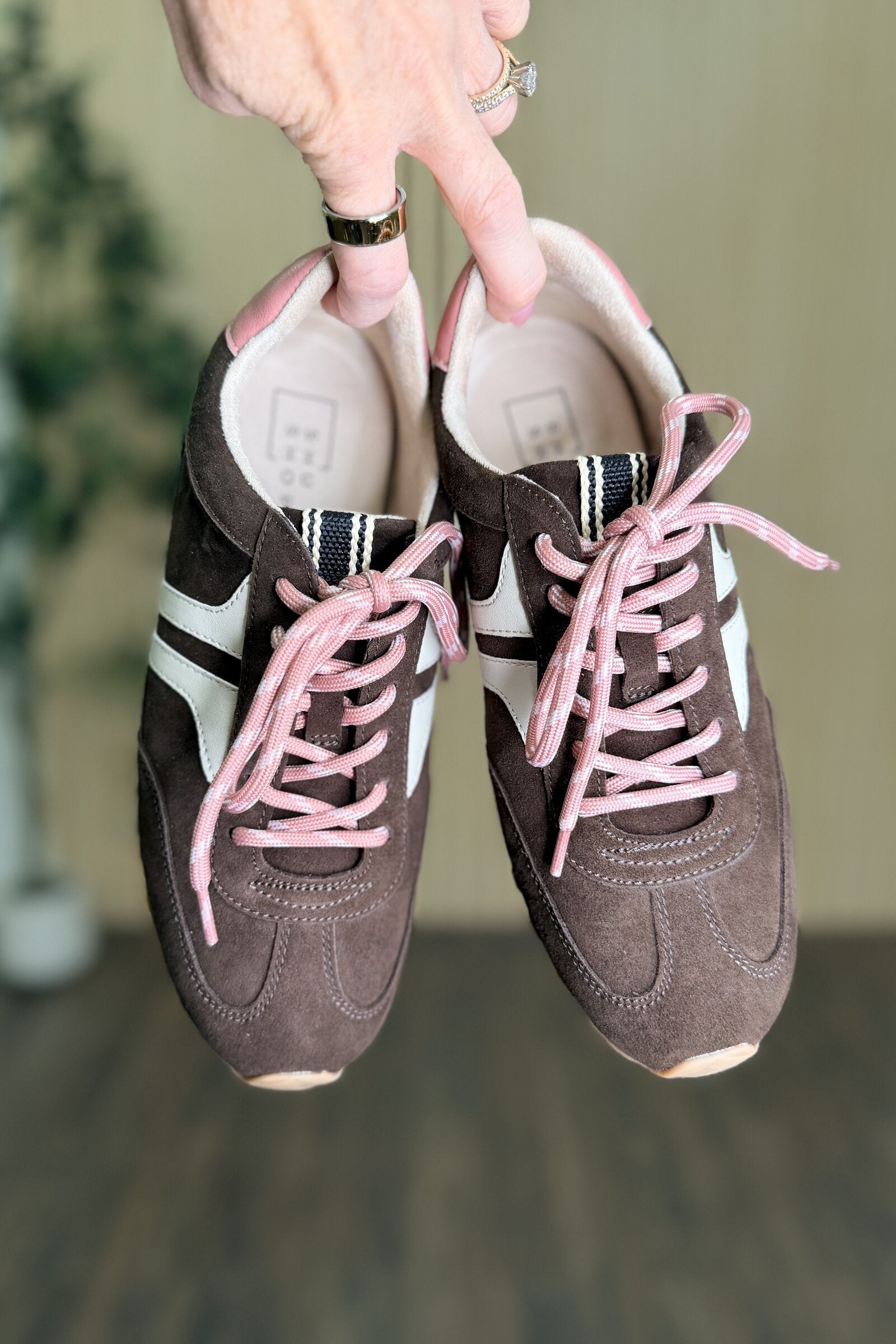 Sarah Retro Low Top Sneaker