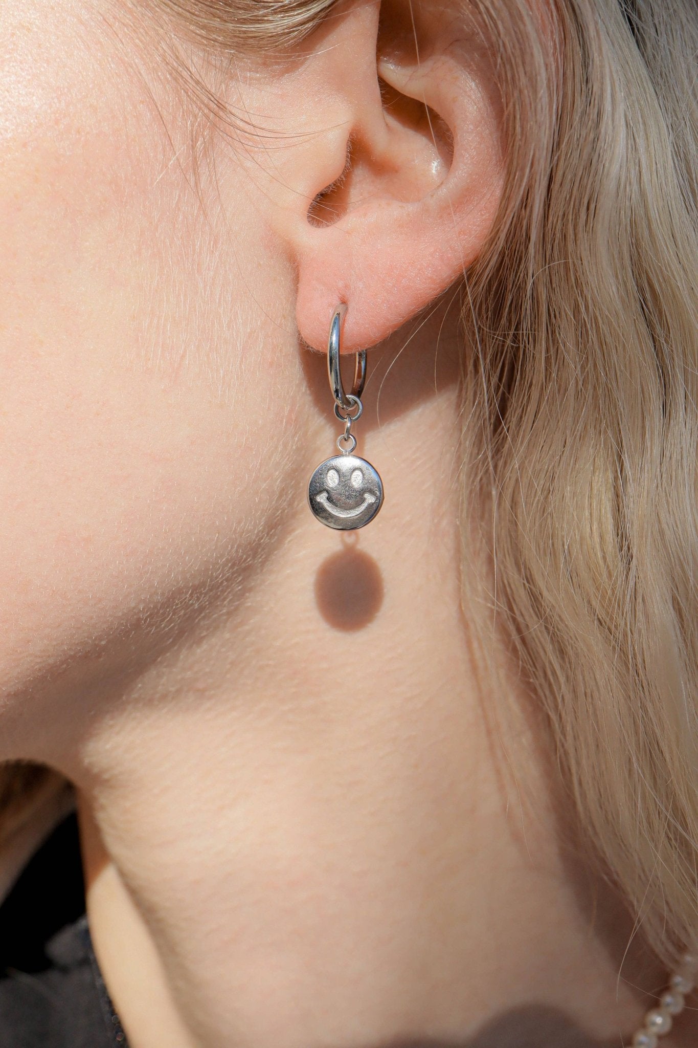 Shannon Smiley Face Huggie Earrings - MTT Collective