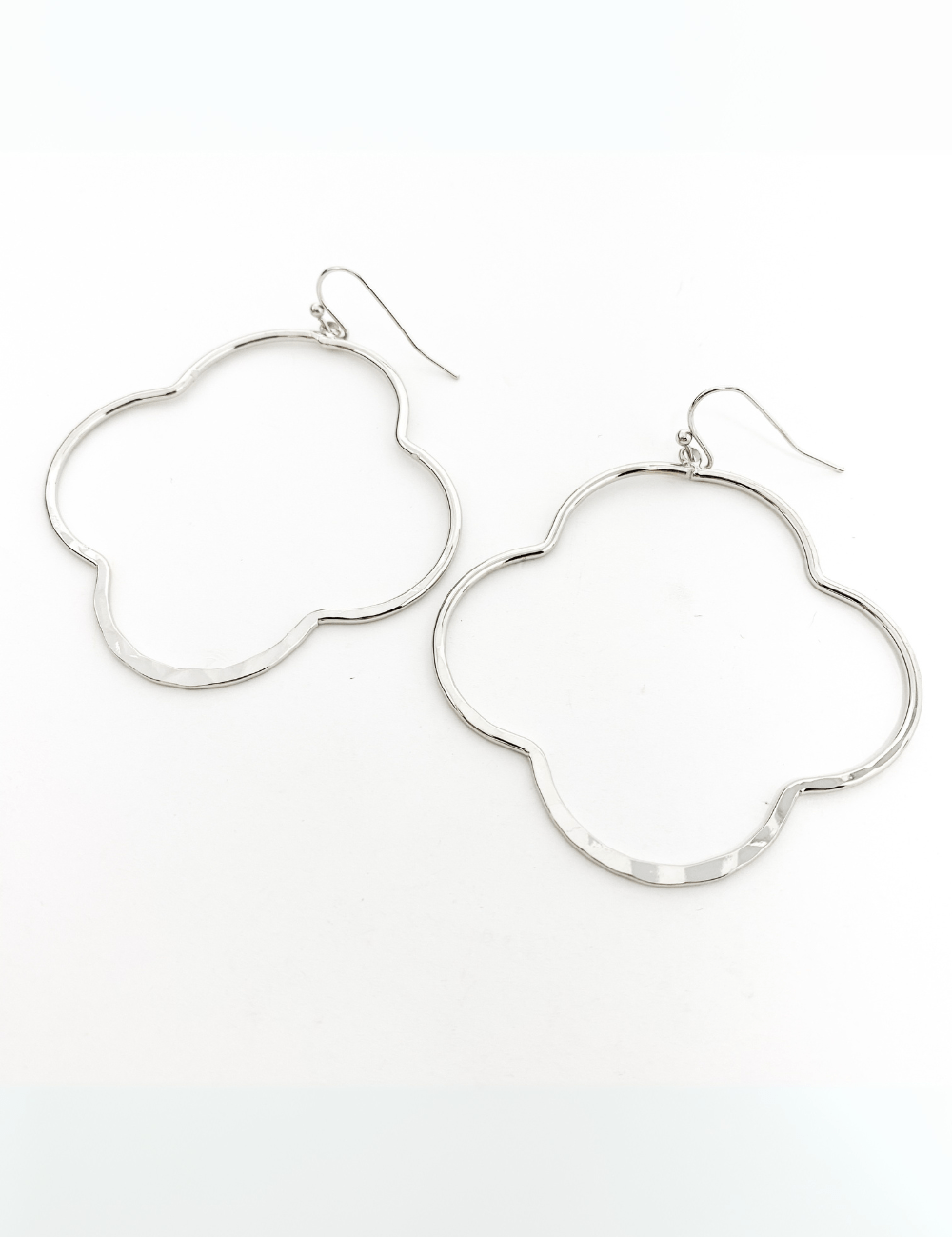 Vera Hammered Van Cleef Earring - MTT Collective