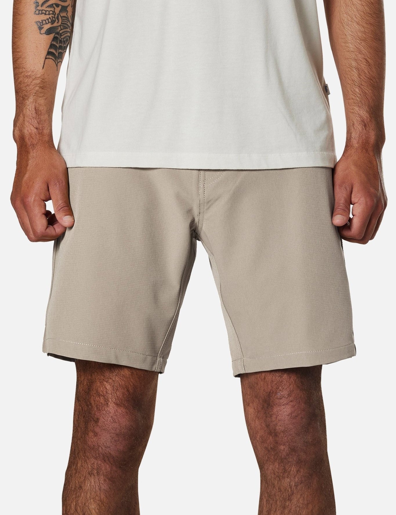 Wanderer Hybrid Short - MTT Collective