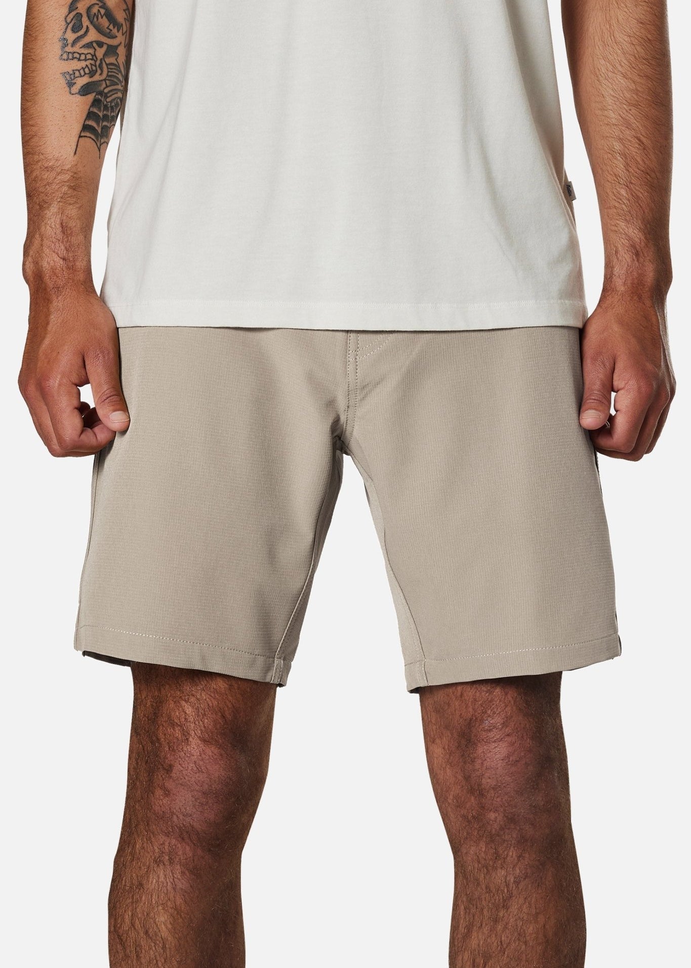 Wanderer Hybrid Short - MTT Collective