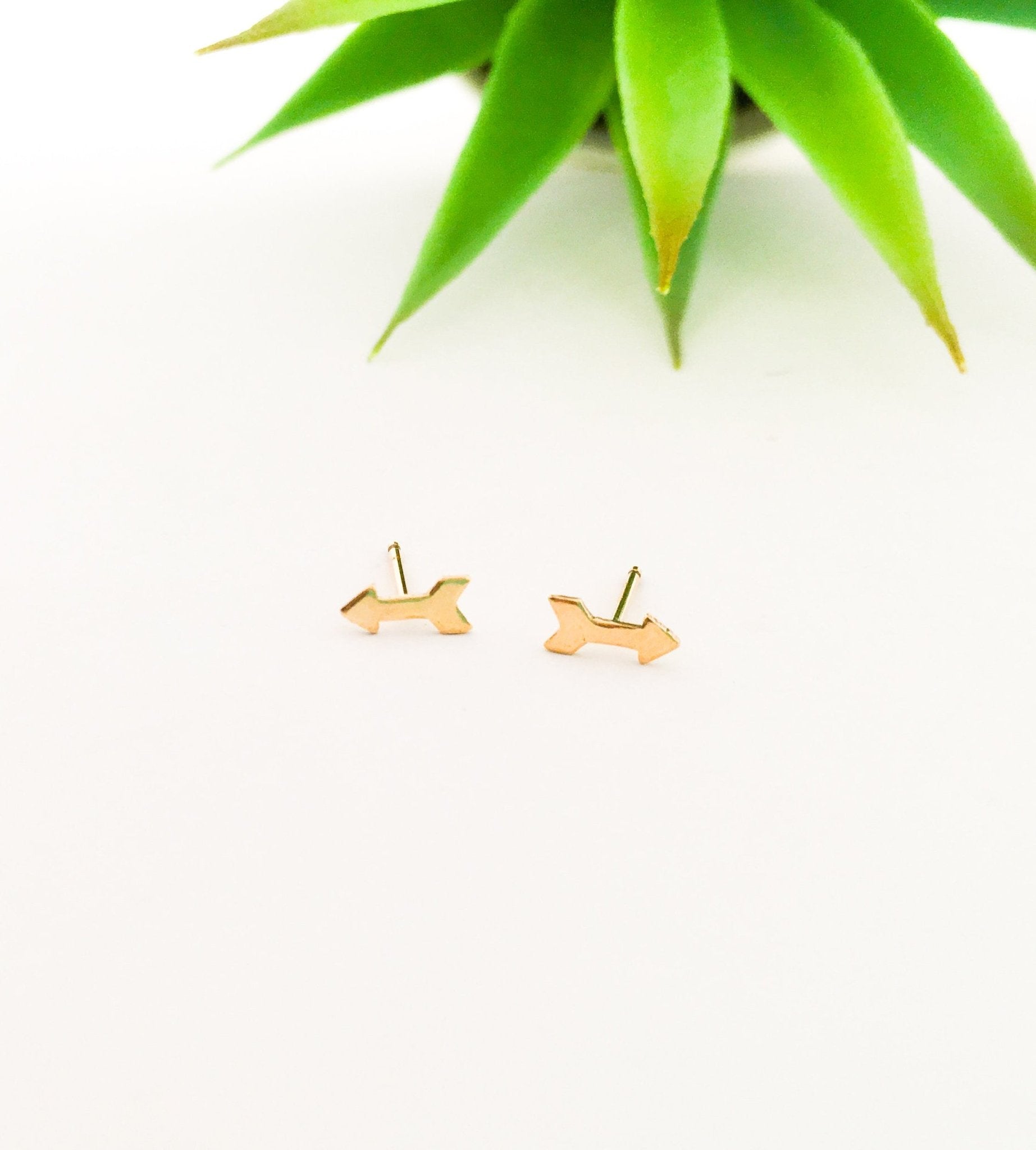 Arrow Stud Earrings | Gold - MTT Collective