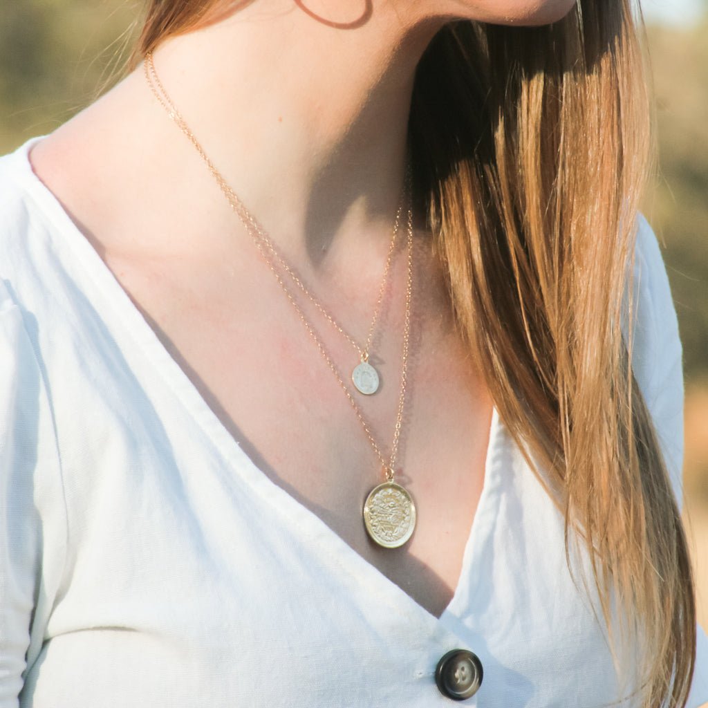 Daphne Mini Double - Sided Queen Elizabeth Coin Necklace | Gold - MTT Collective