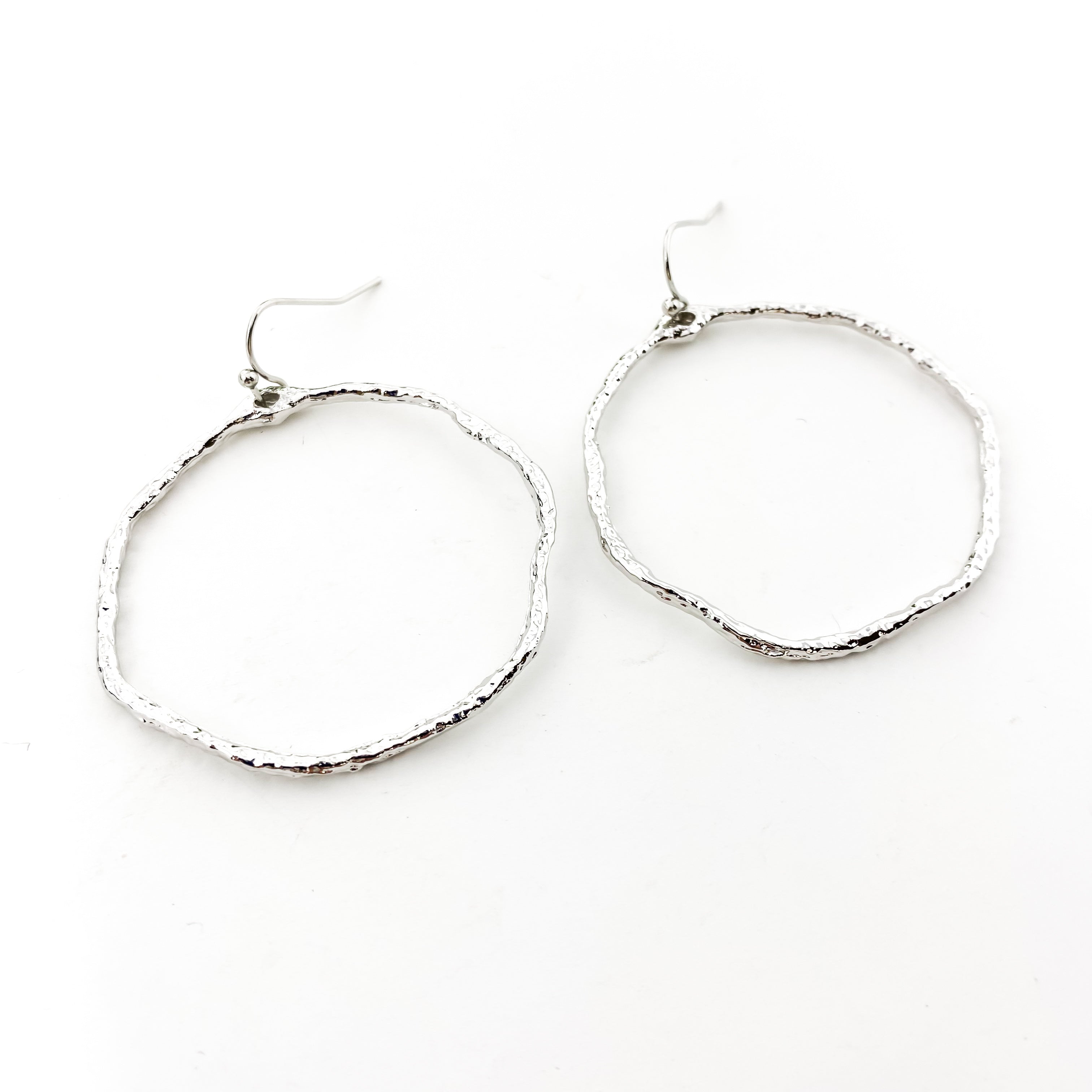 LARGE TWISTED HAMMERED HOOP EARRINGS | RHODIUM PLATED - MTT Collective