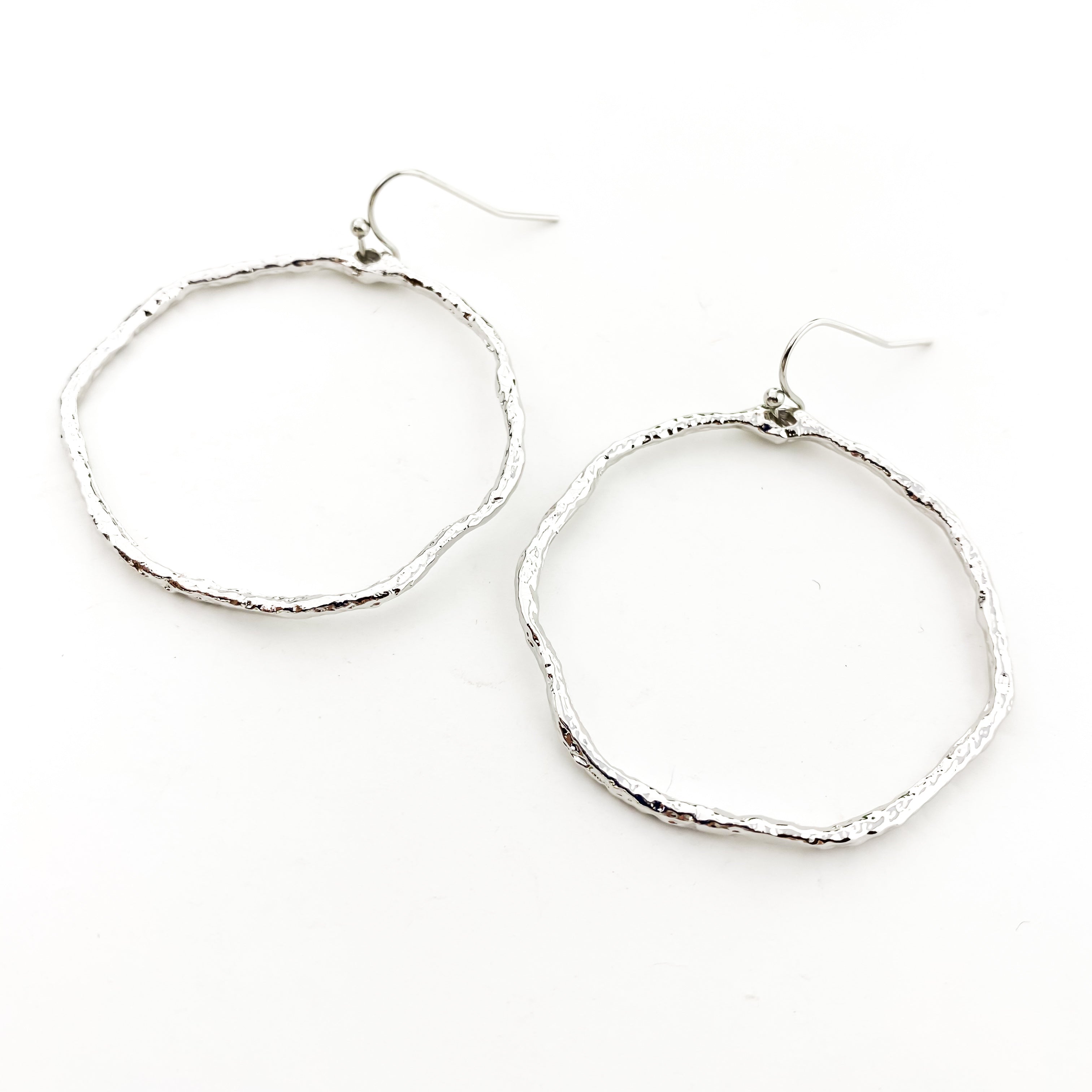 LARGE TWISTED HAMMERED HOOP EARRINGS | RHODIUM PLATED - MTT Collective