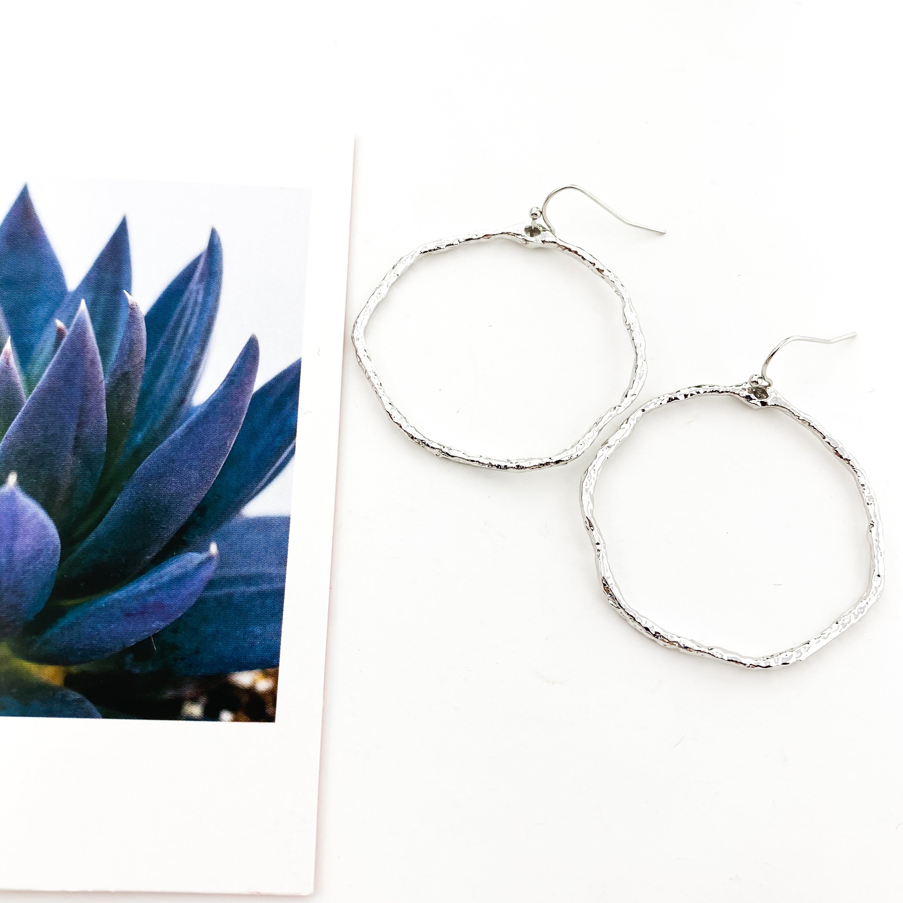 LARGE TWISTED HAMMERED HOOP EARRINGS | RHODIUM PLATED - MTT Collective