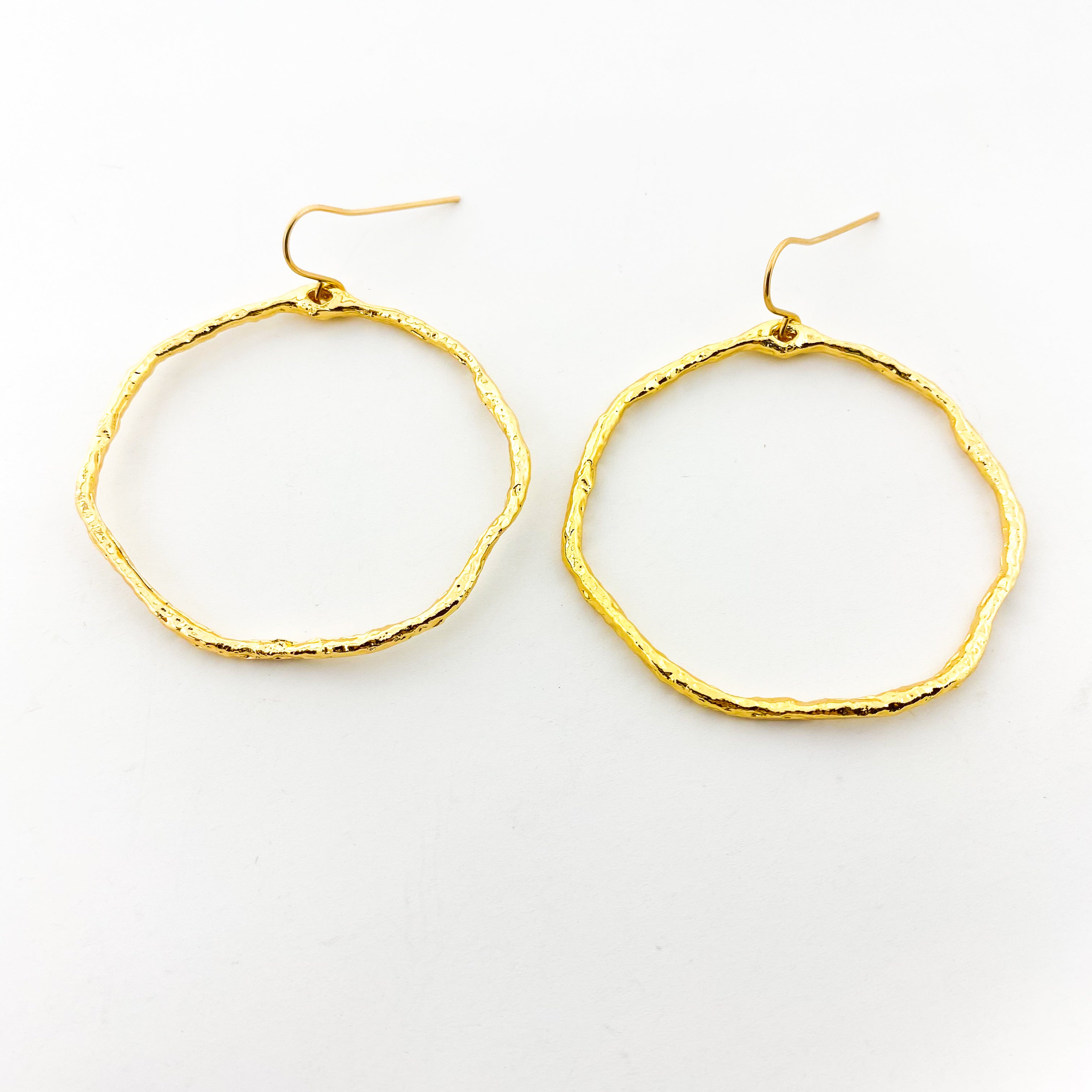 LARGE TWISTED HAMMERED HOOP EARRINGS | 14K GOLD-FILLED - MTT Collective