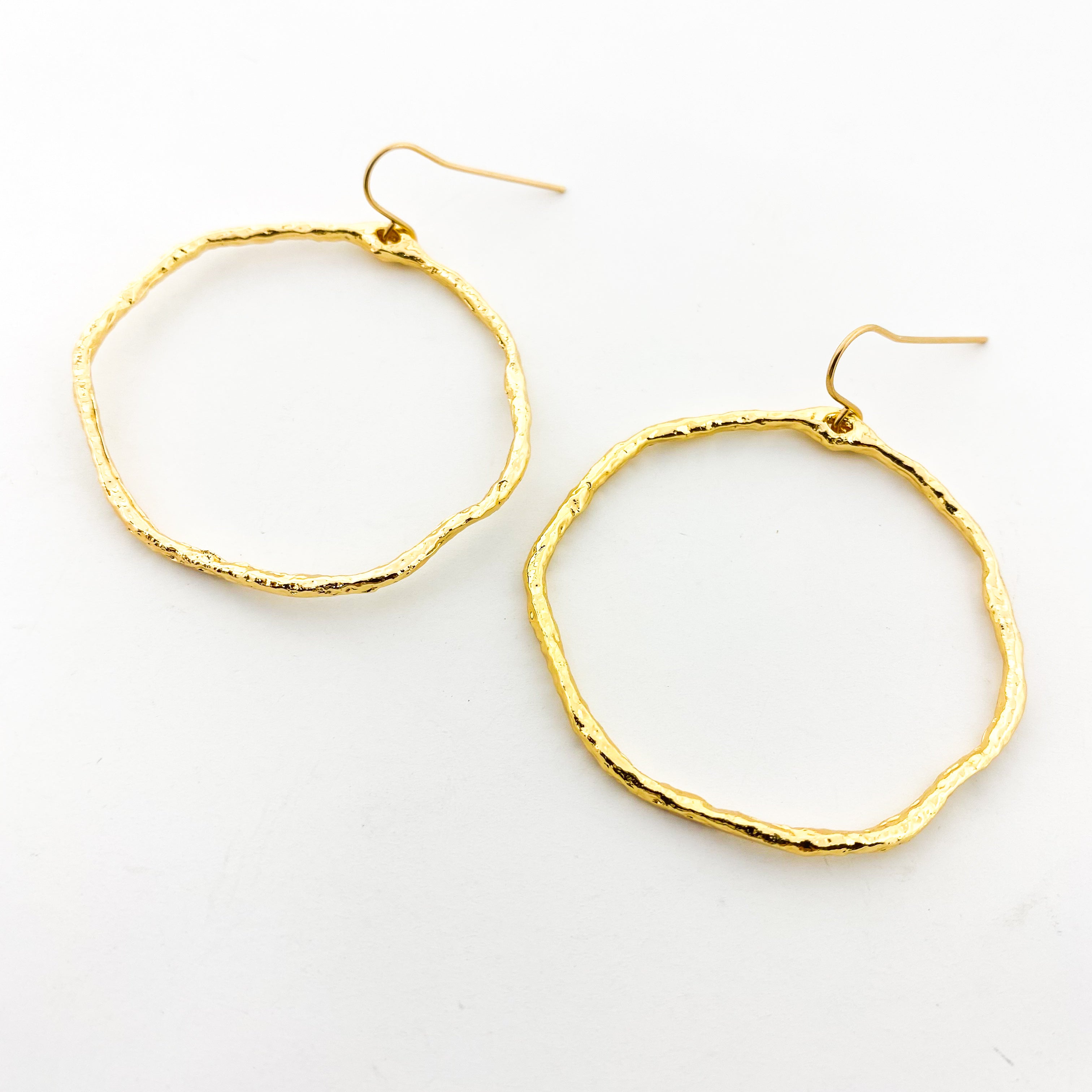 LARGE TWISTED HAMMERED HOOP EARRINGS | 14K GOLD-FILLED - MTT Collective