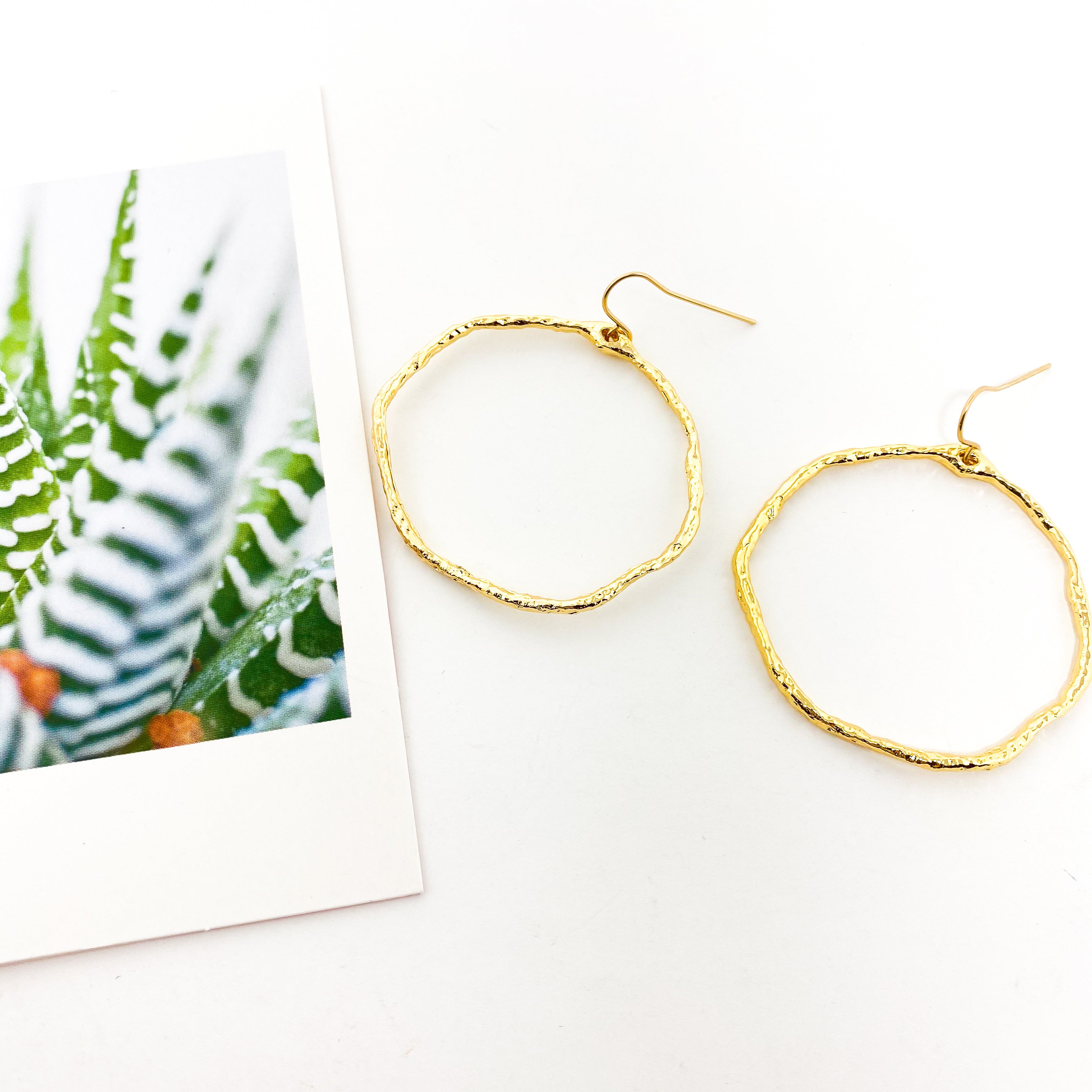 LARGE TWISTED HAMMERED HOOP EARRINGS | 14K GOLD-FILLED - MTT Collective