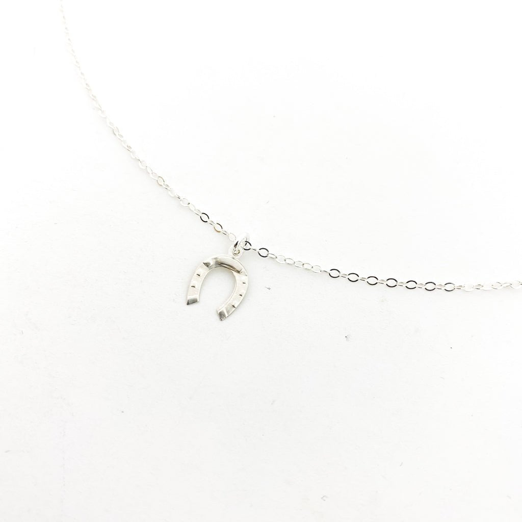 Leslie Horseshoe Necklace | Silver - MTT Collective