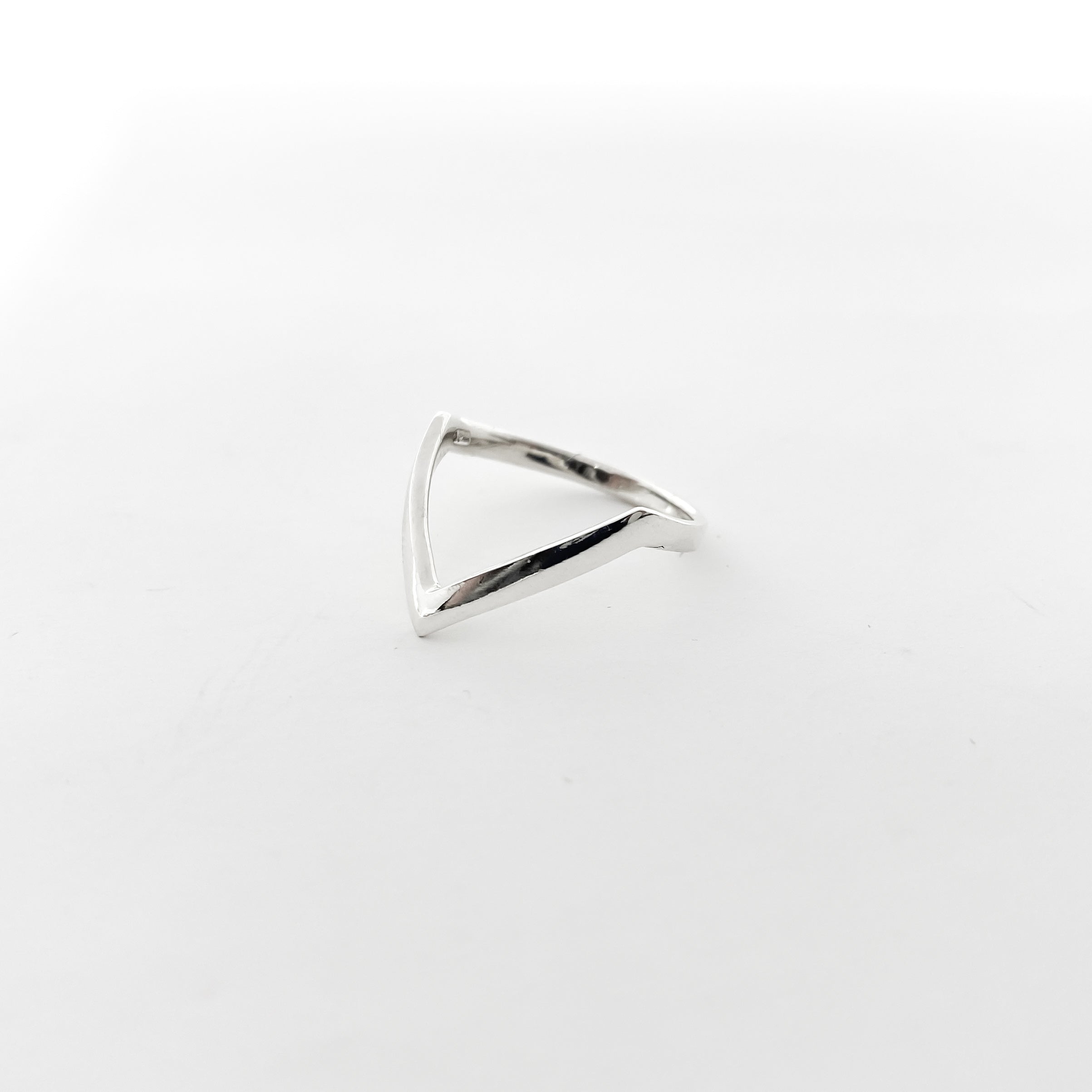 Lyla Deep V-Shape Ring | Silver - MTT Collective