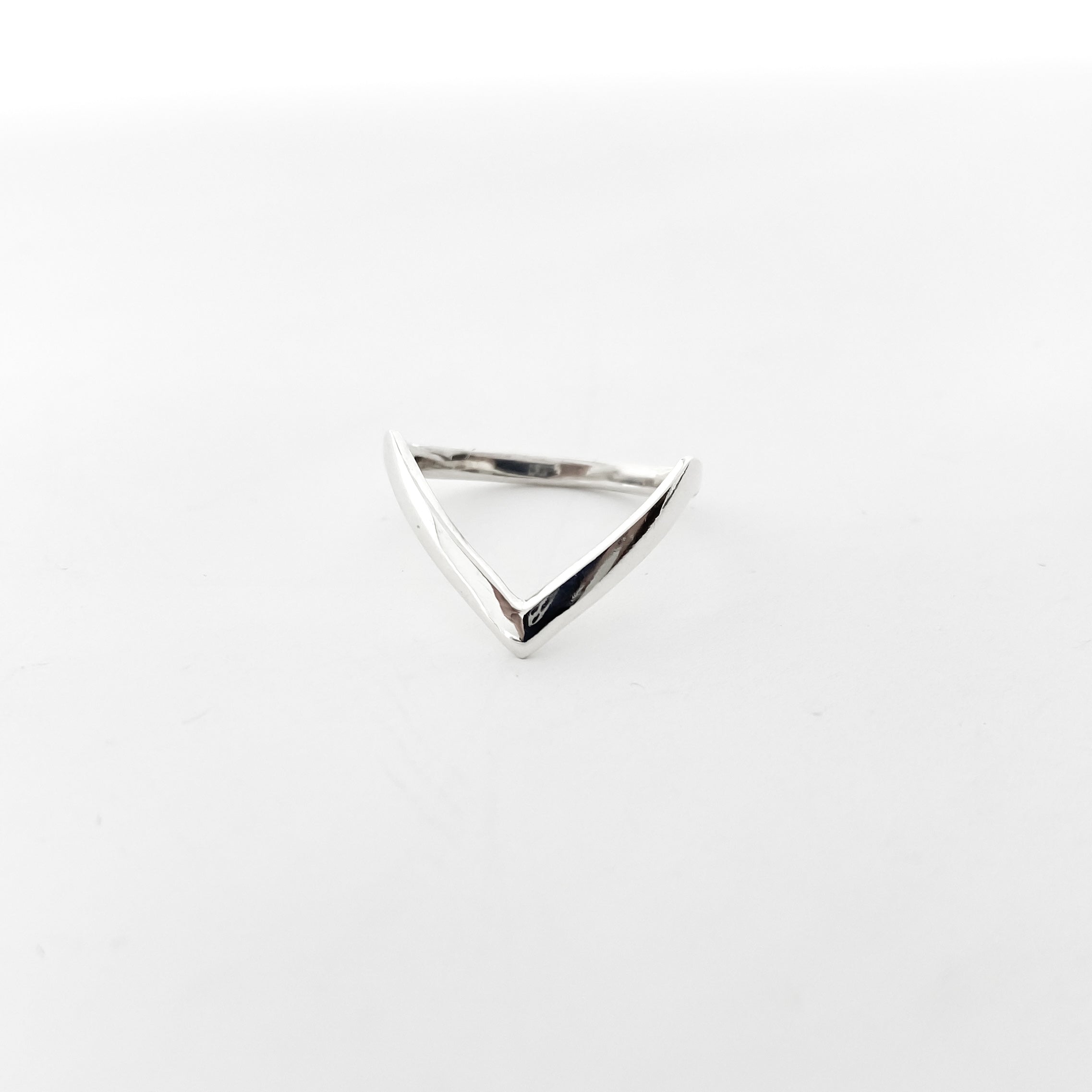 Lyla Deep V-Shape Ring | Silver - MTT Collective
