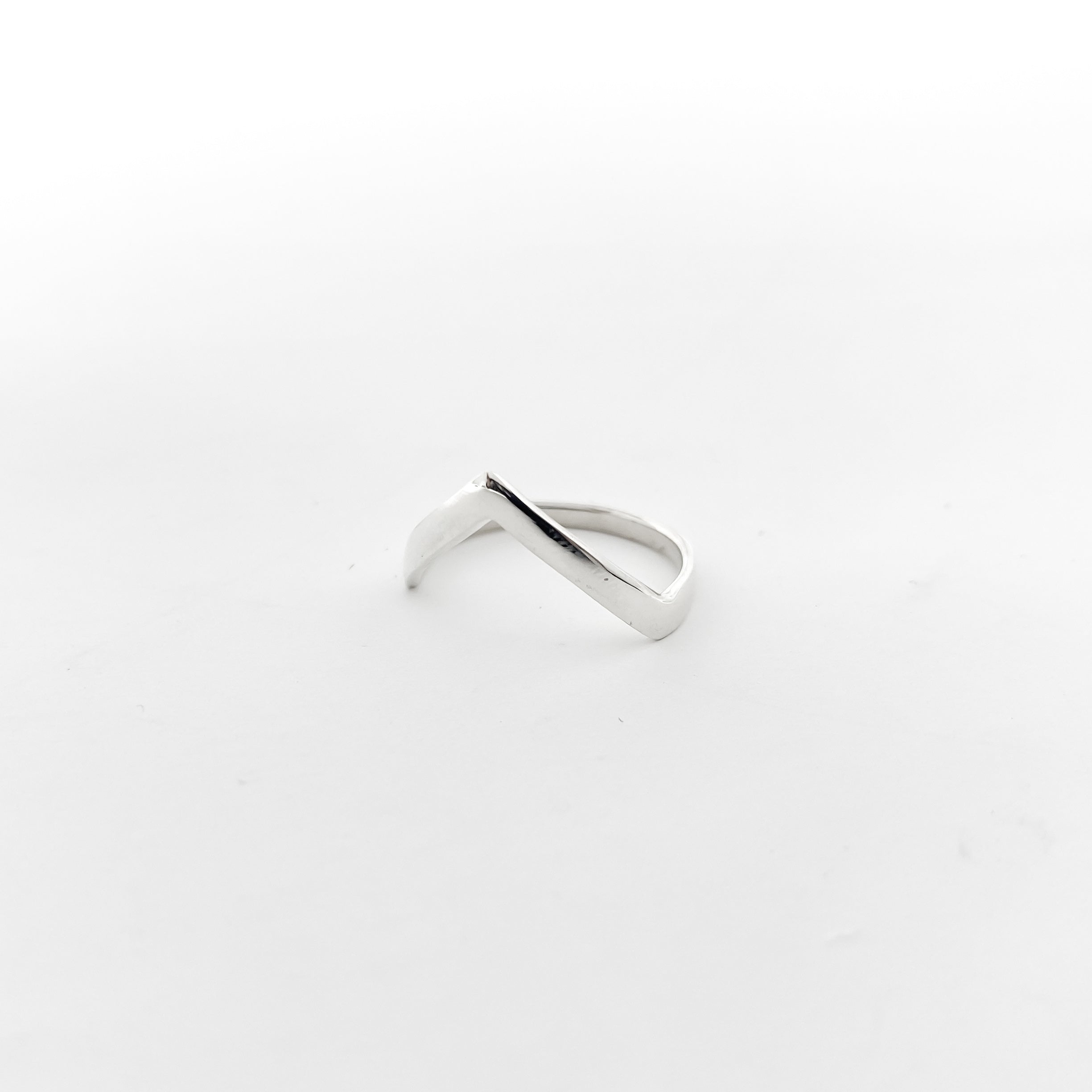 Lyla Deep V-Shape Ring | Silver - MTT Collective