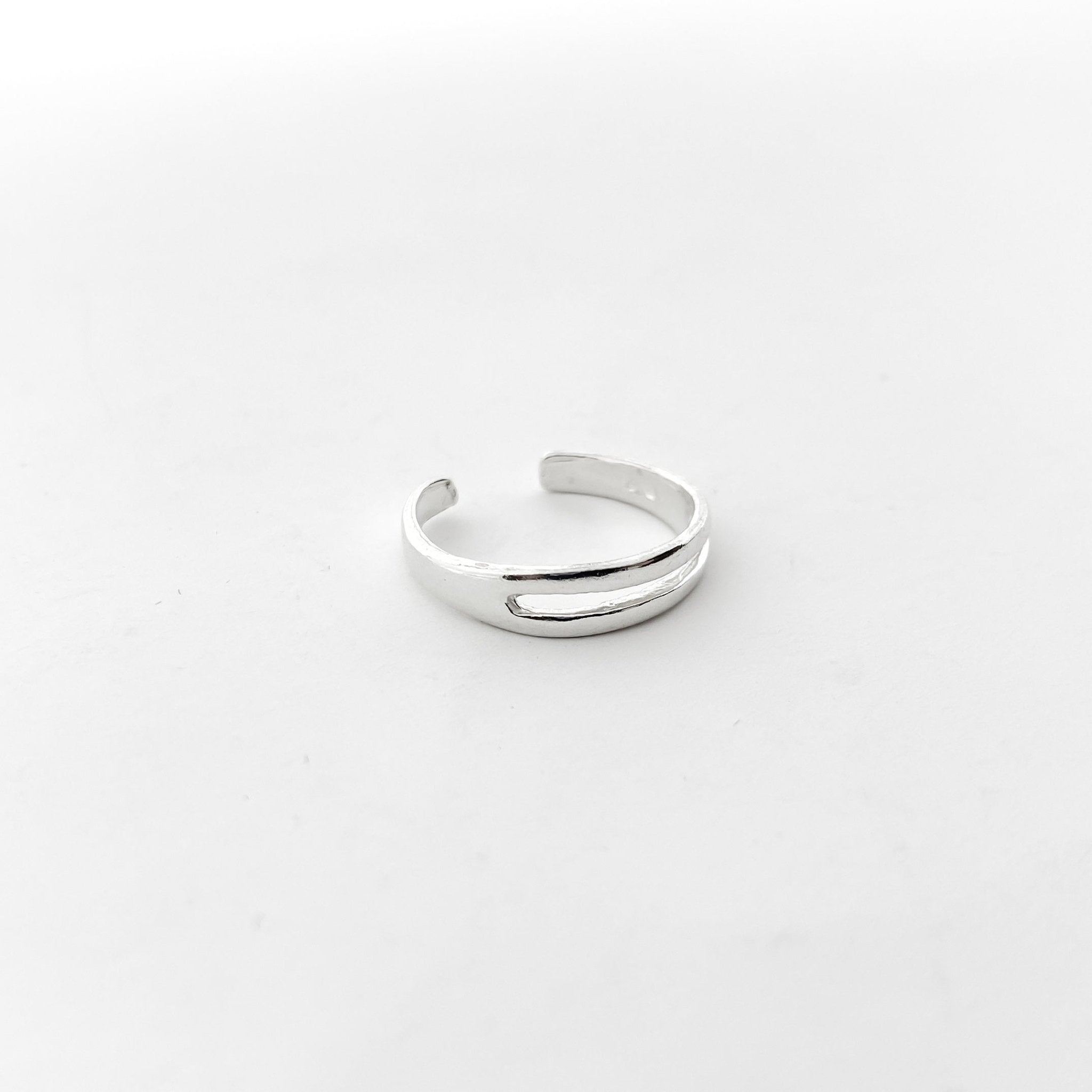 Two Wire Toe Ring | Silver - MTT Collective